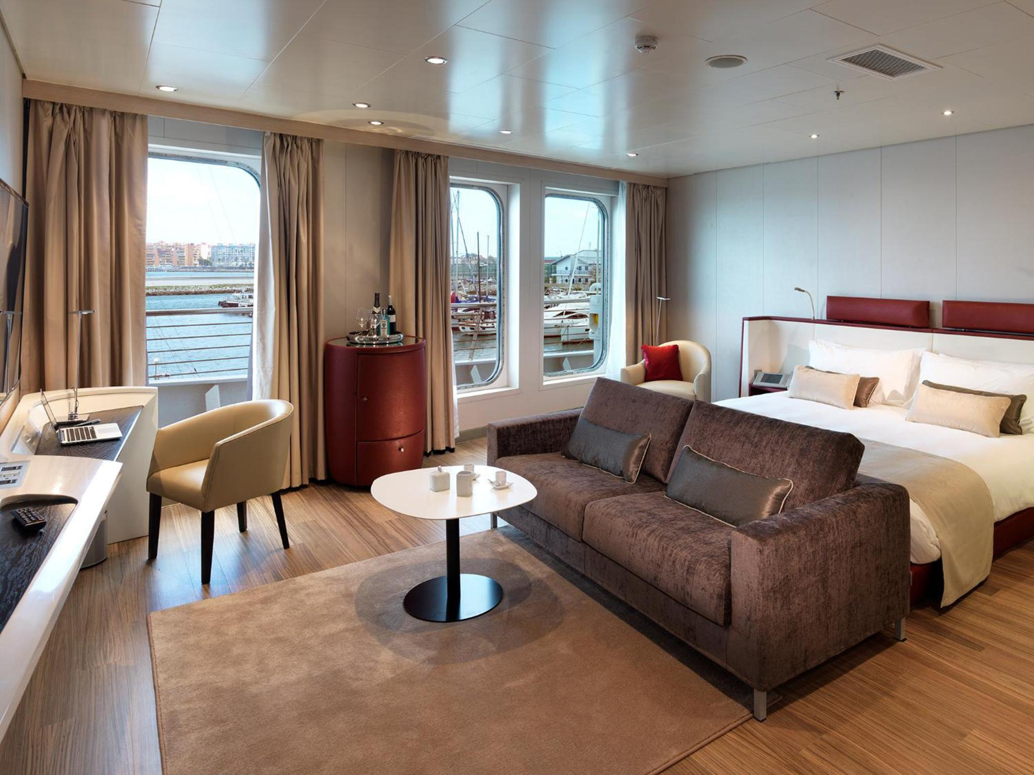 Superyacht_Executive_Room_S