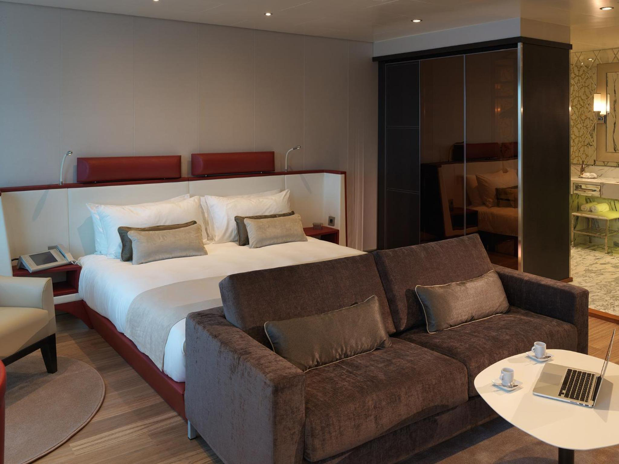 Superyacht_Executive_Room2_S