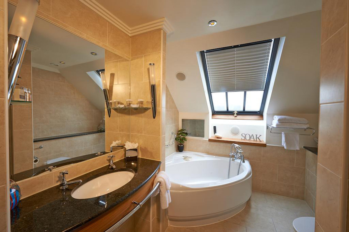 Penthouse_Suite_Bathroom_S