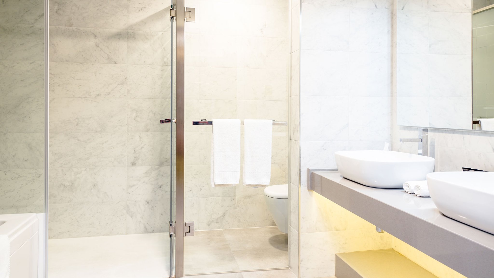 AX-The-Victoria-Hotel—Executive-Suite—Bathroom-1_S