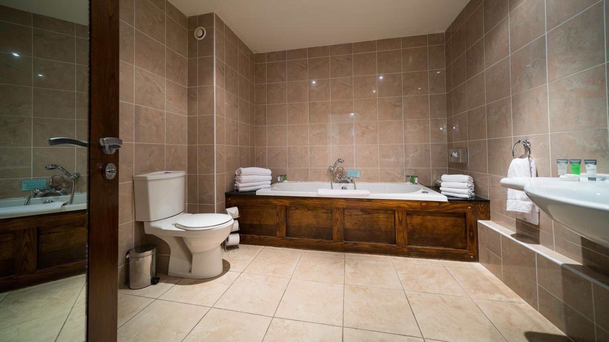 Junior_Suite_Bathroom_S