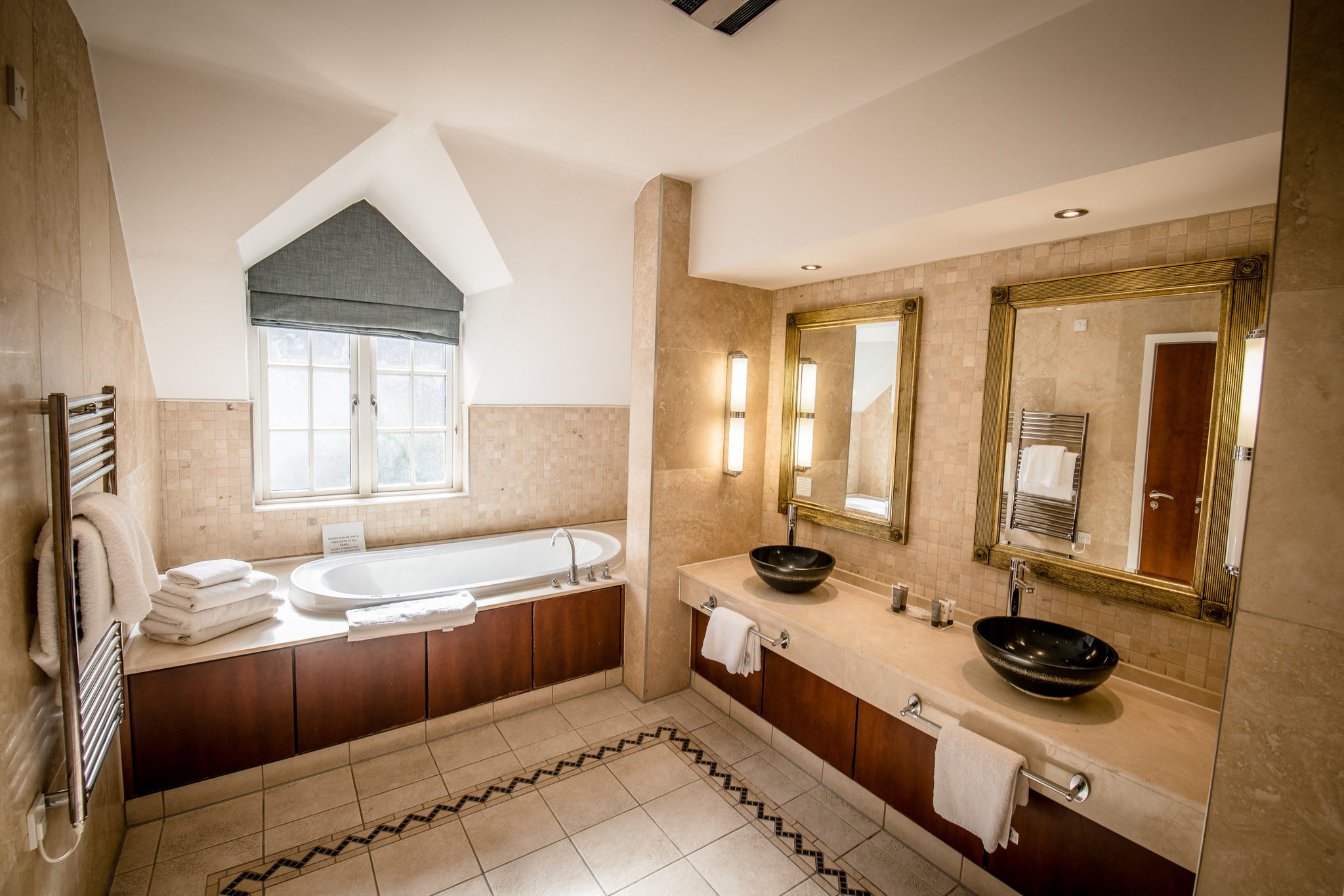 Suite_Bathroom_S