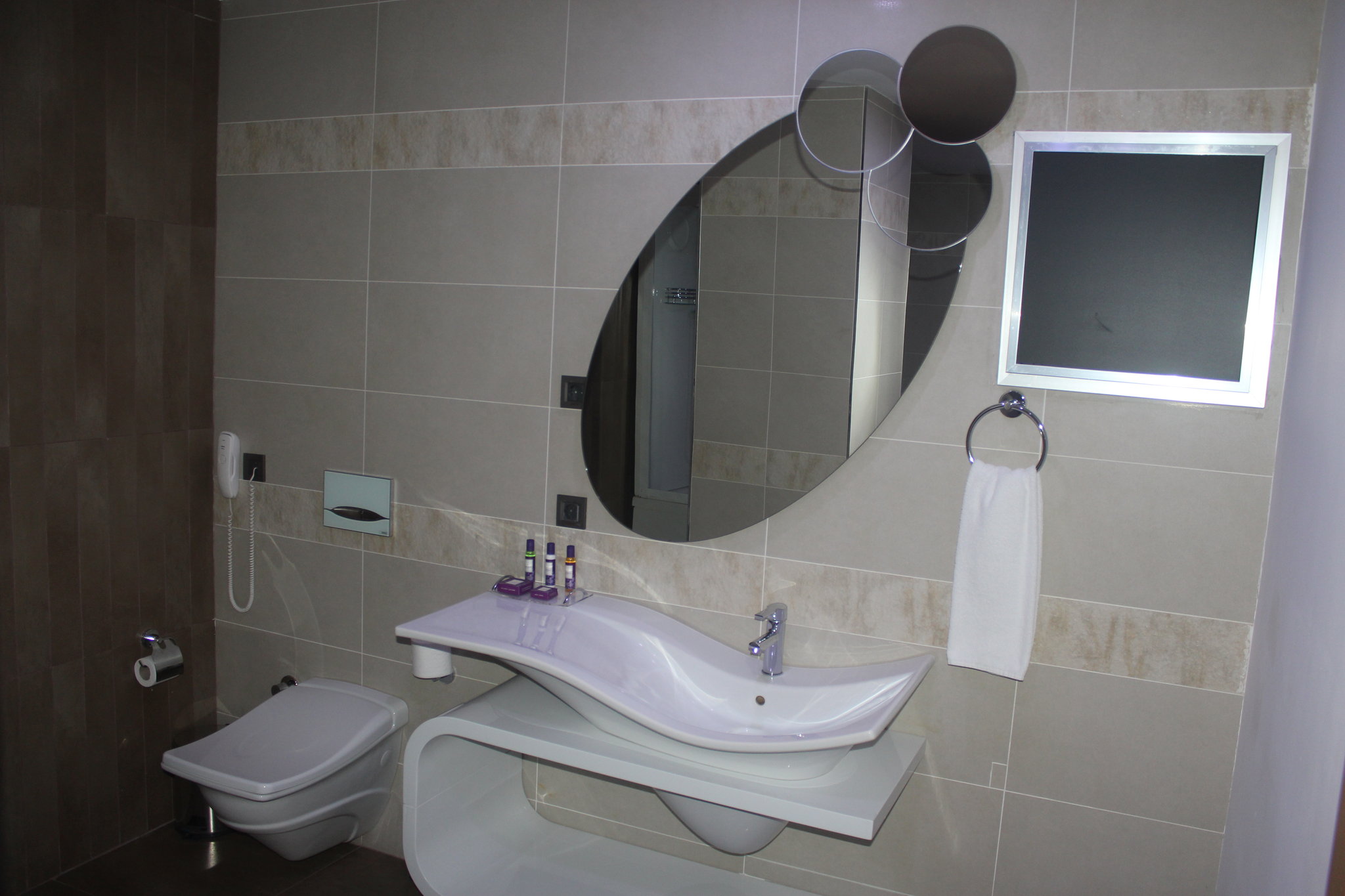 Junior_Suite_Bathroom_S