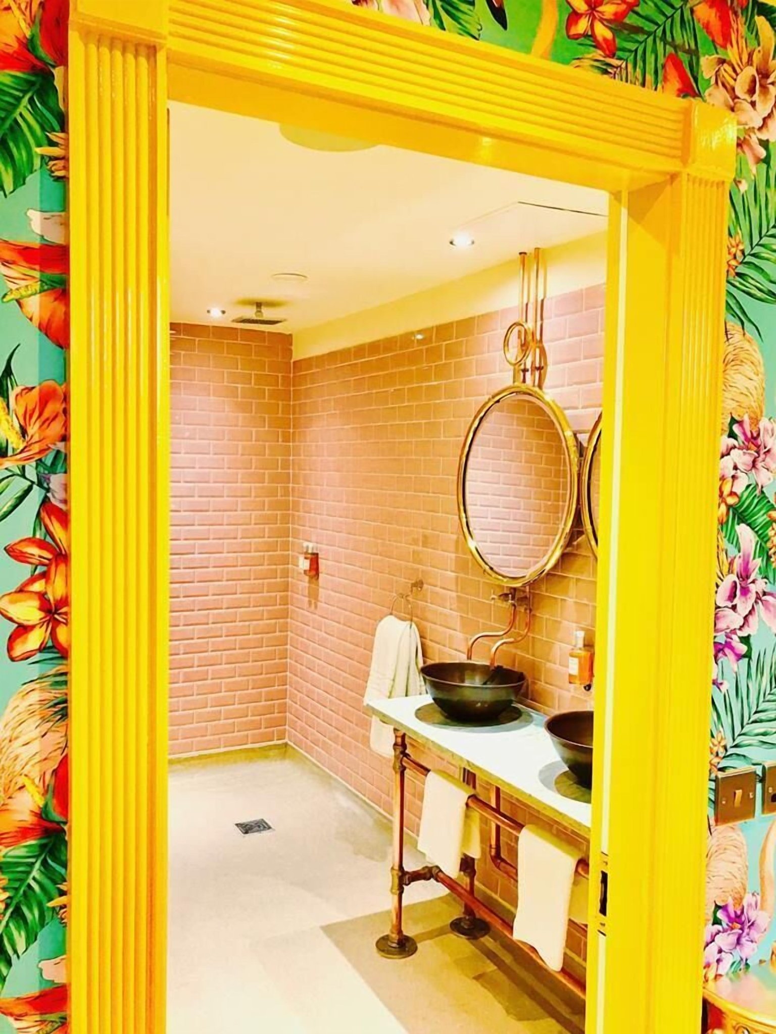 Flamingo_Suite_Bathroom_S