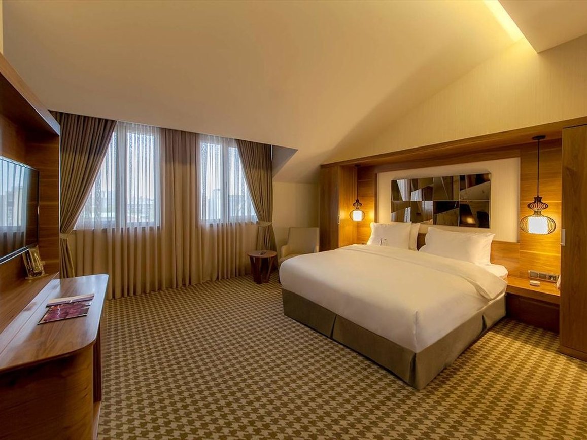 Deluxe_Room_-_2_S
