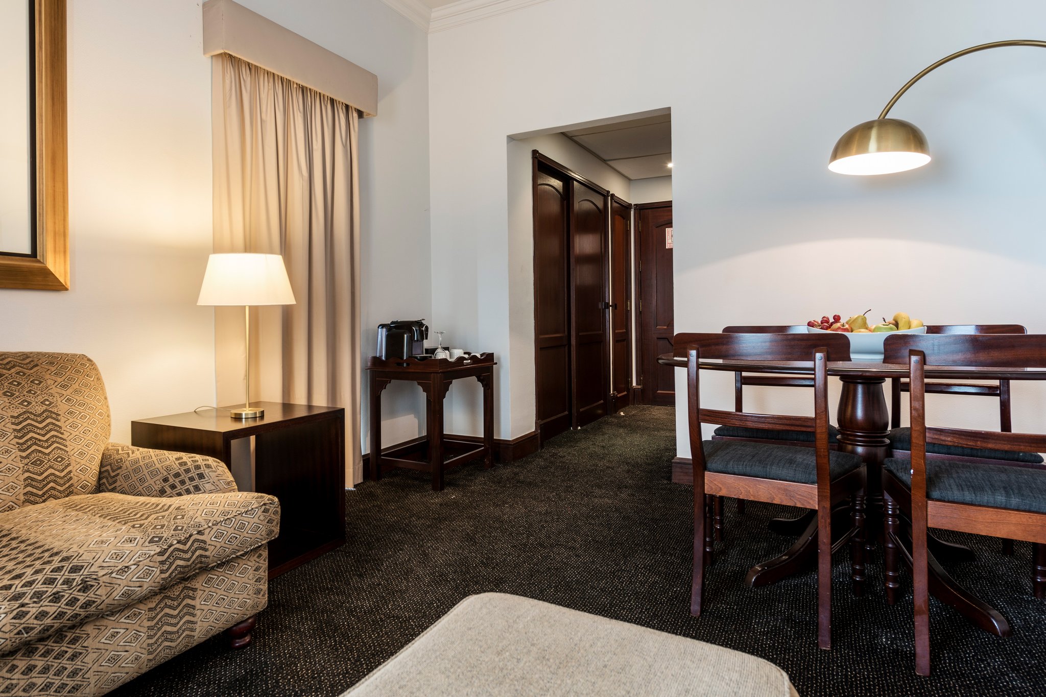 Angola_Luanda_Hotel_Alvalade_Junior_suite_premium_sala__S