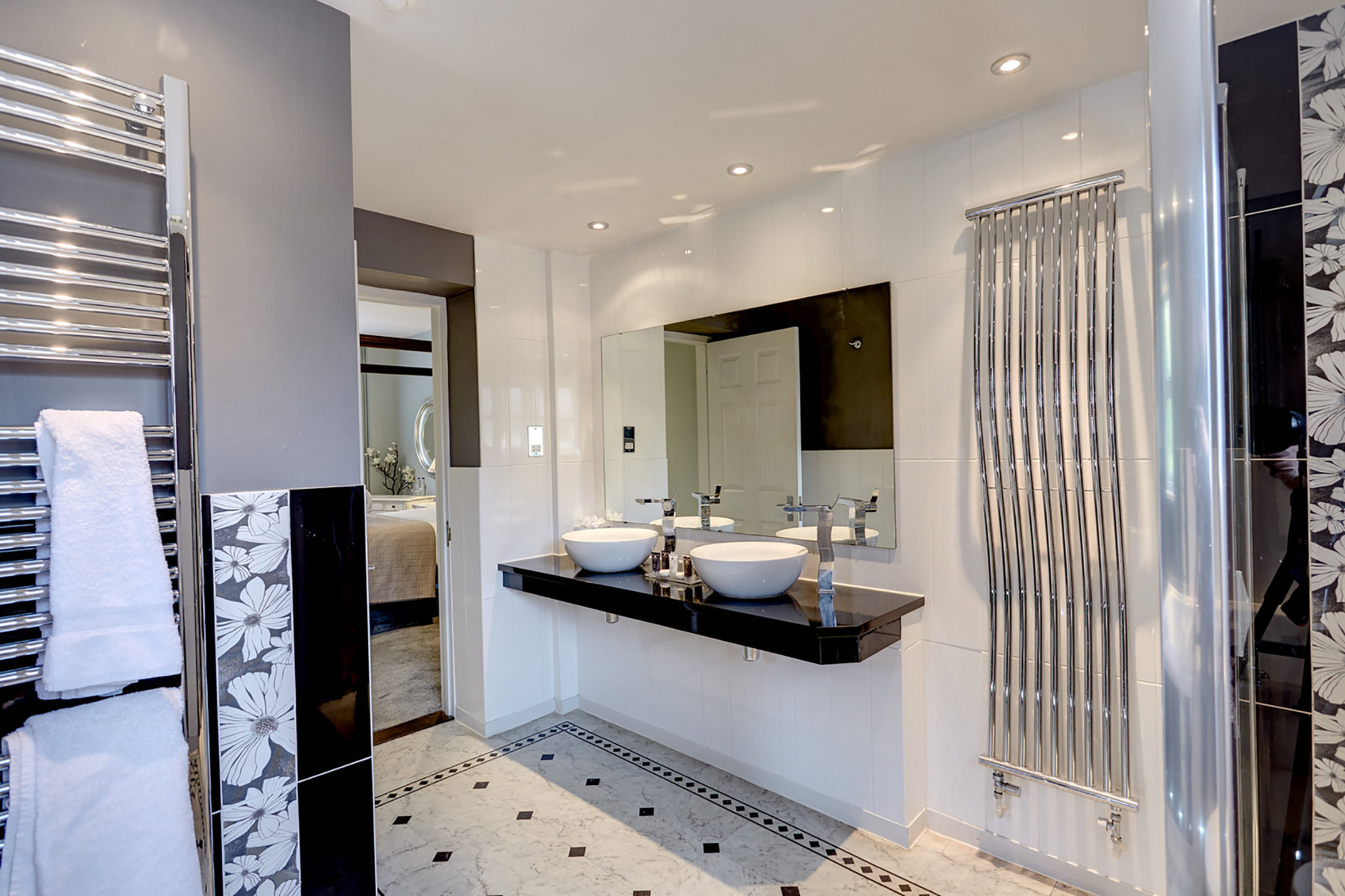 Luxury_Suite_Bathroom2_S