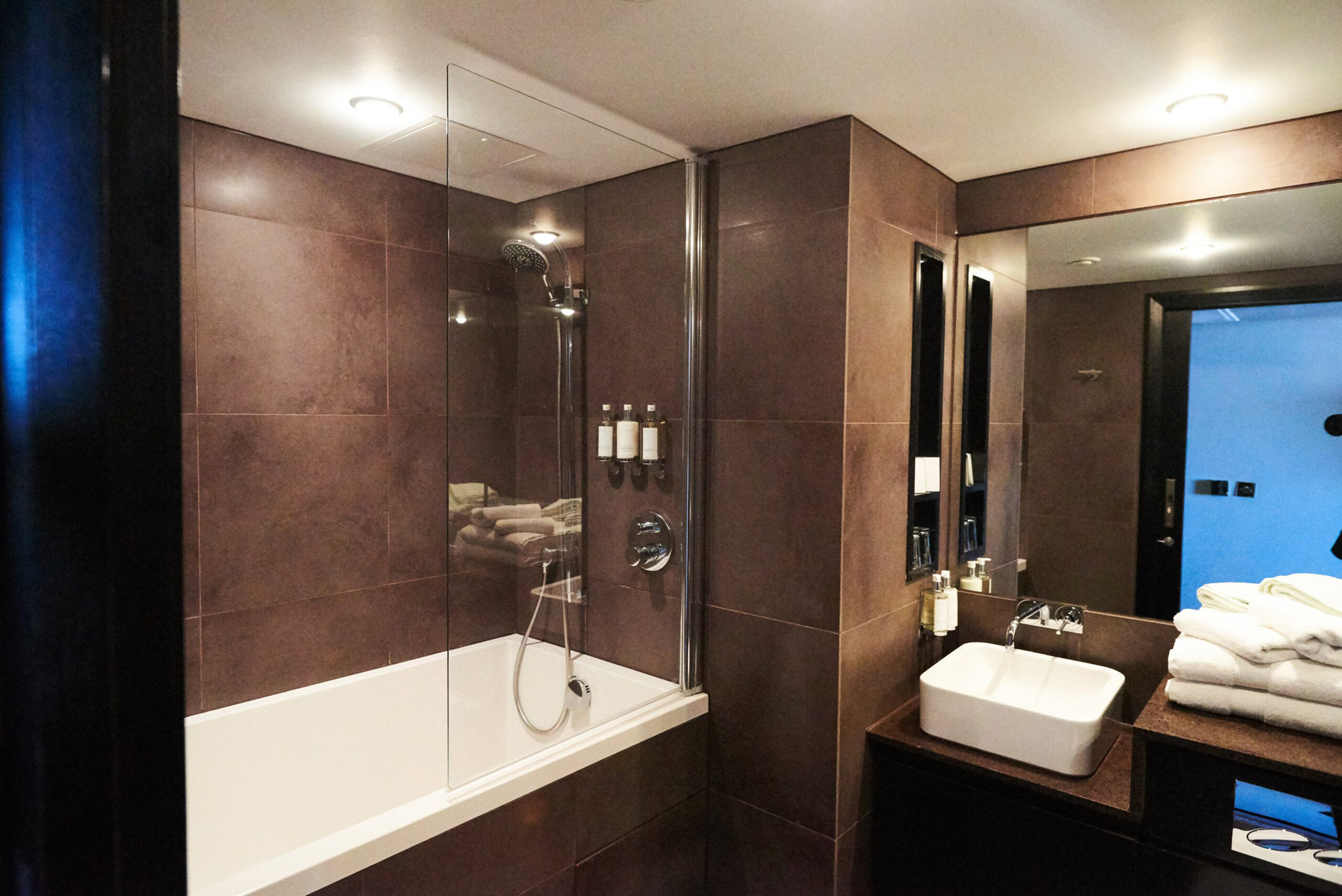 Junior_Suite_Bathroom_S