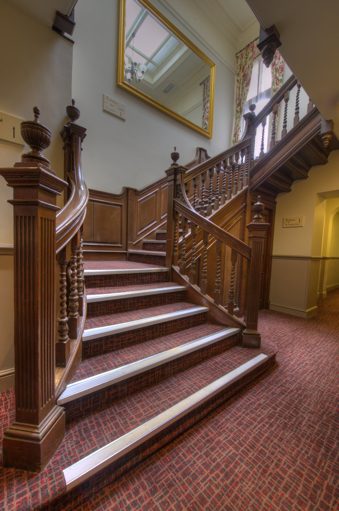 2013_04_09_GNI_Gerrards_Cross_Staircase-1_S