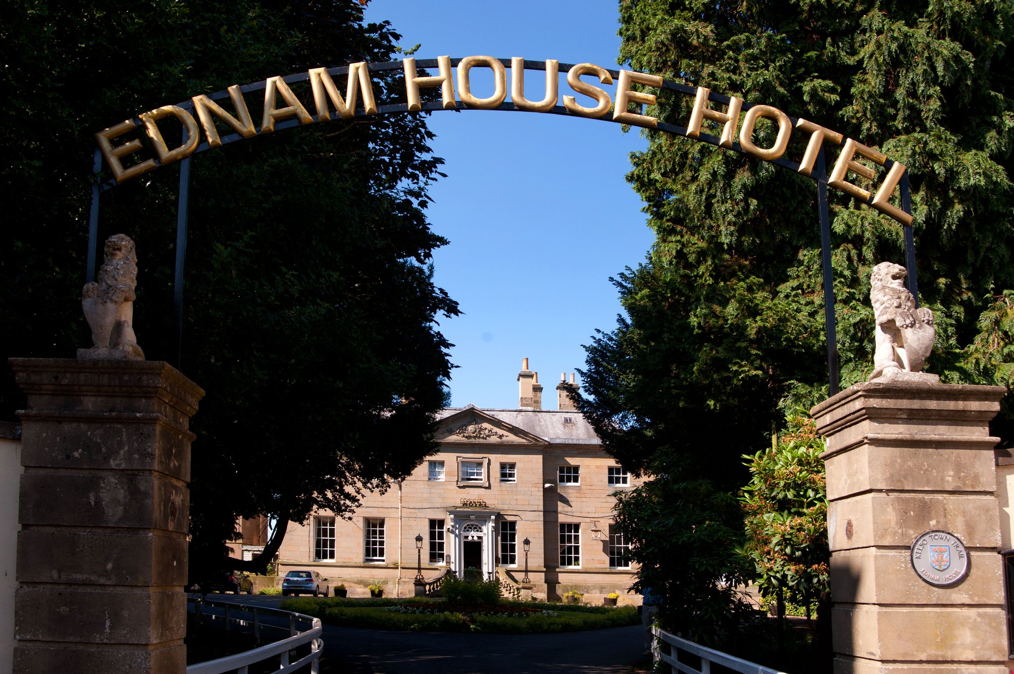 Ednam_House_Front_Entrance_S