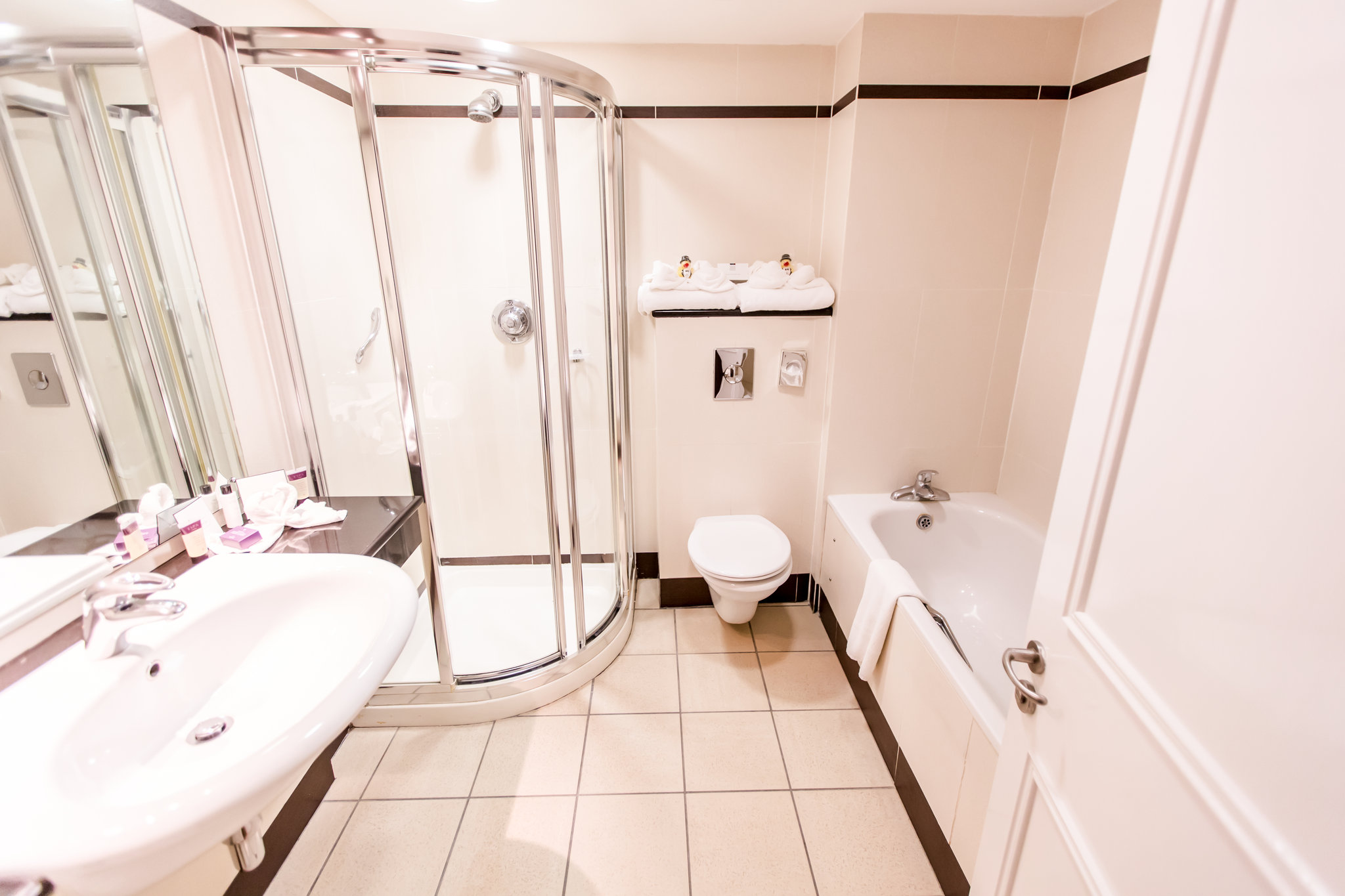 Junior_Suite_Bathroom_S