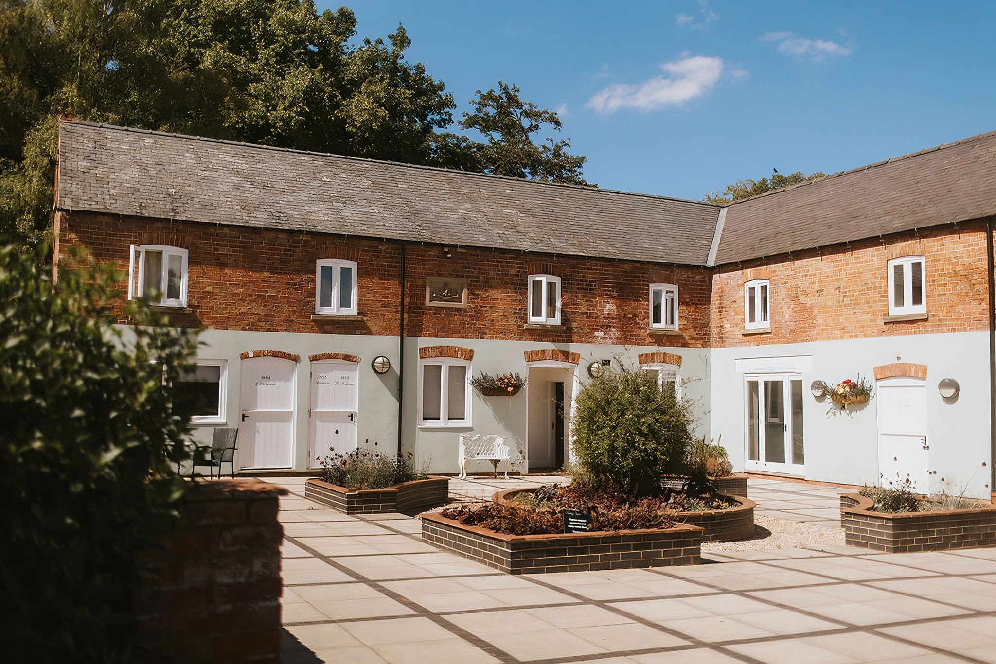 Manor_Courtyard_bedrooms_exterior_S