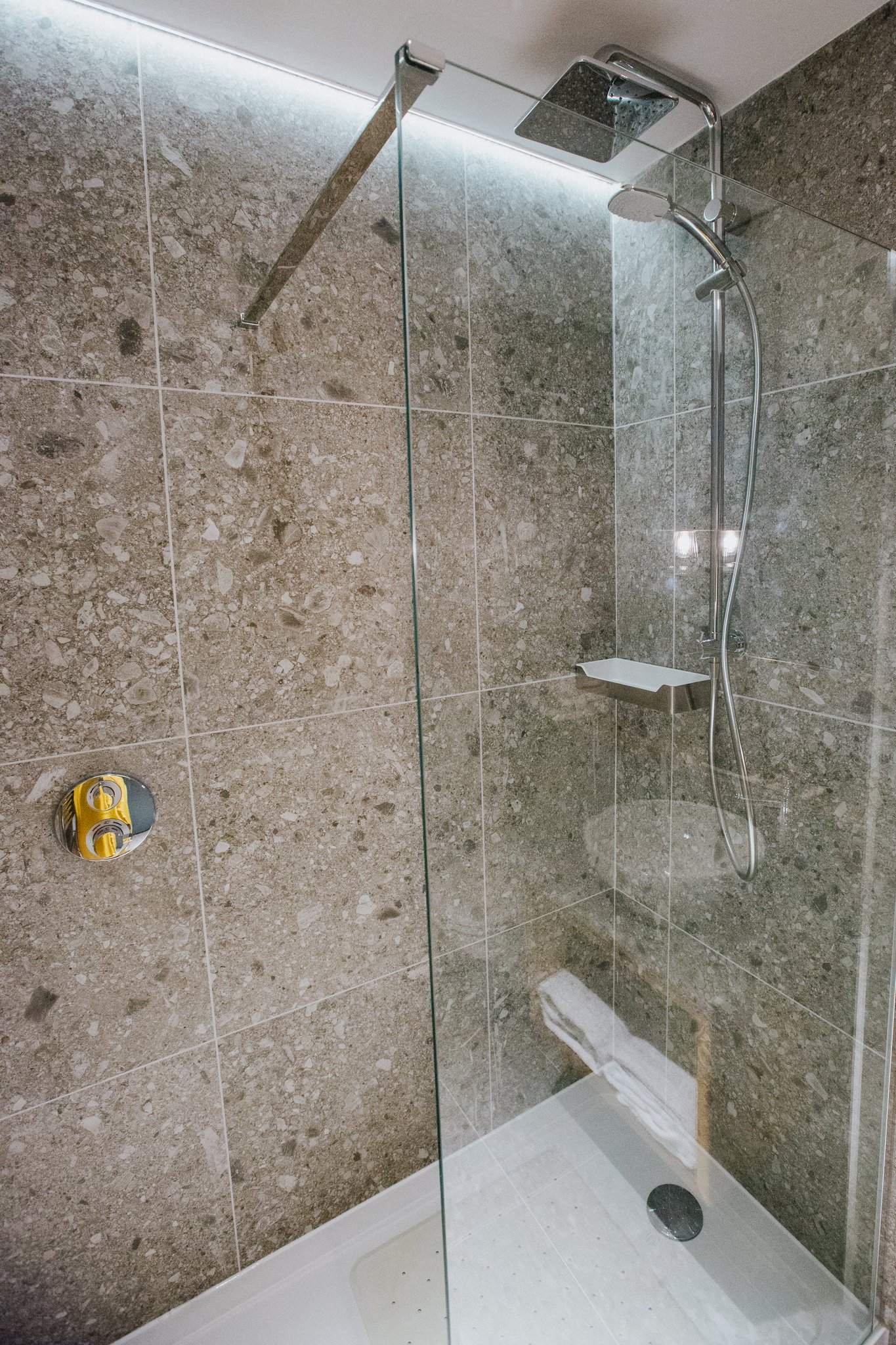 Superior_Double_Room_Shower_S