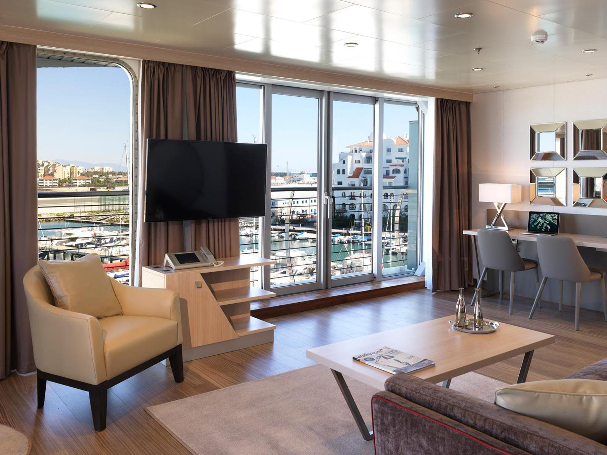 Superyacht_Penthouse_Suite3_S