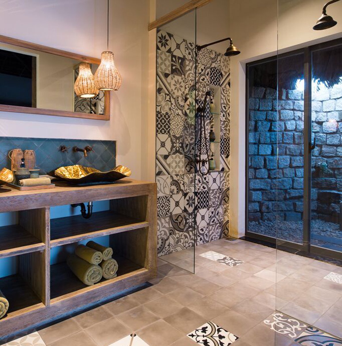 Deluxe_Beachfront_Bungalow_Bathroom_S