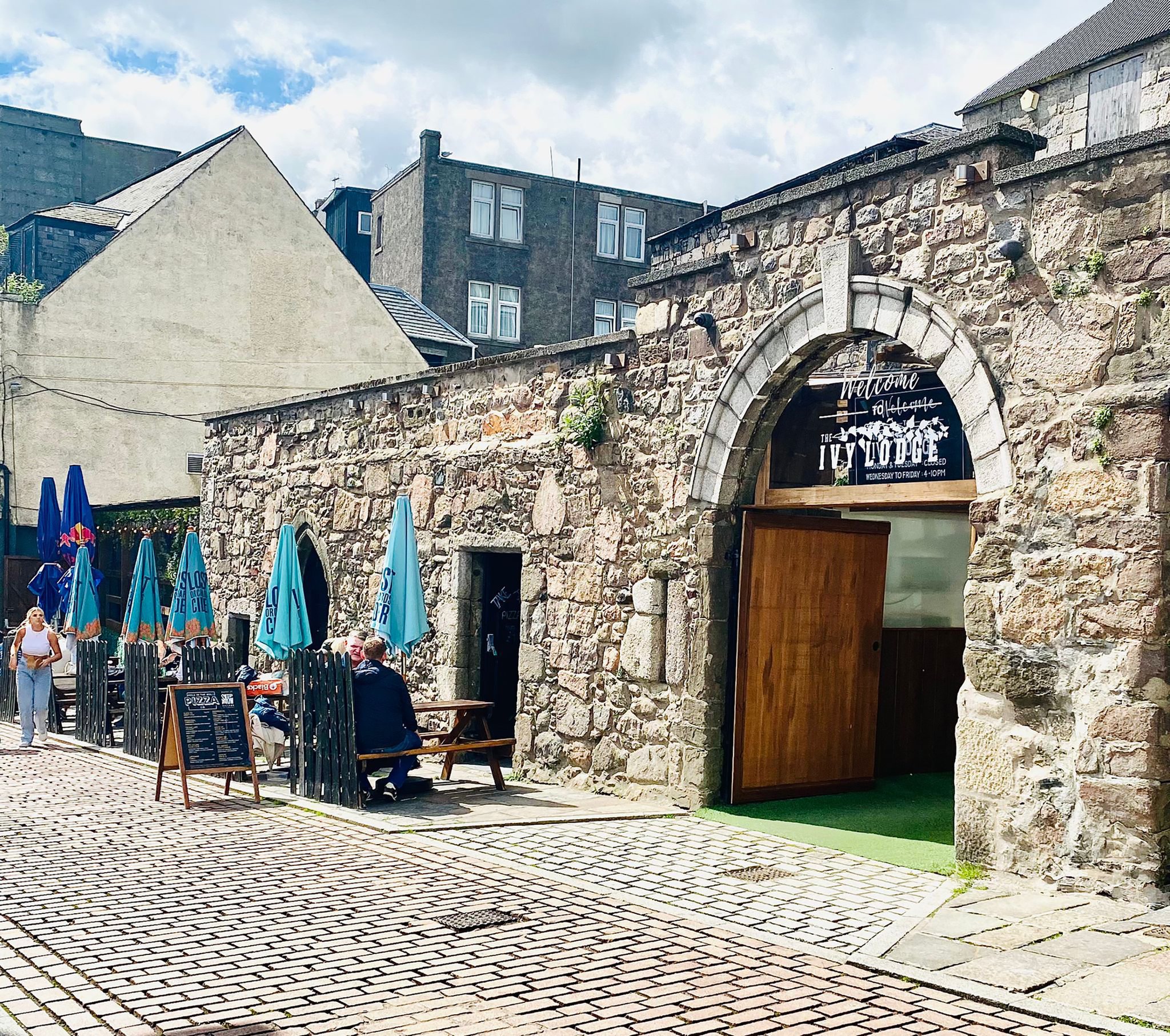 The_Ivy_Lodge_Beer_Garden_Shiprow_Village_Bar_Aberdeen_Do_S