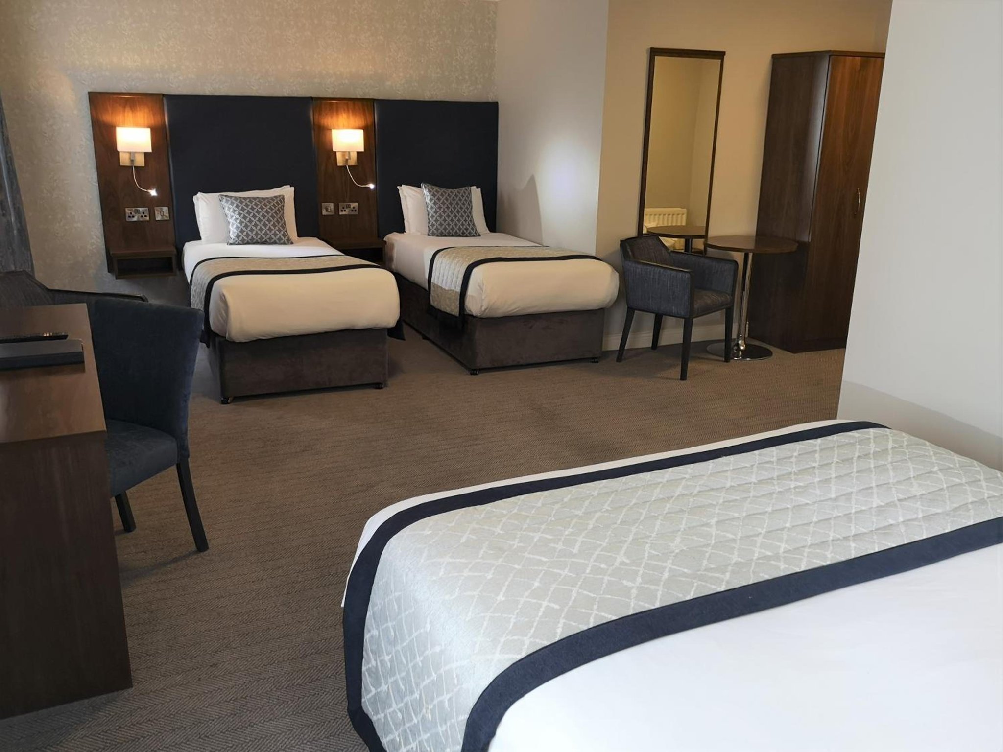 Deluxe_Quadruple_Room_S