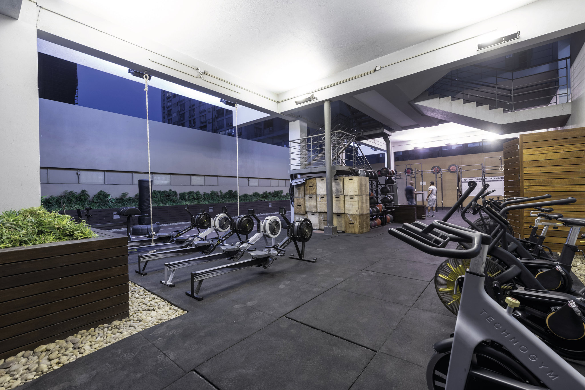 Angola_Luanda_Hotel_Tropico_Tropico_Health_Club_cross_per_S