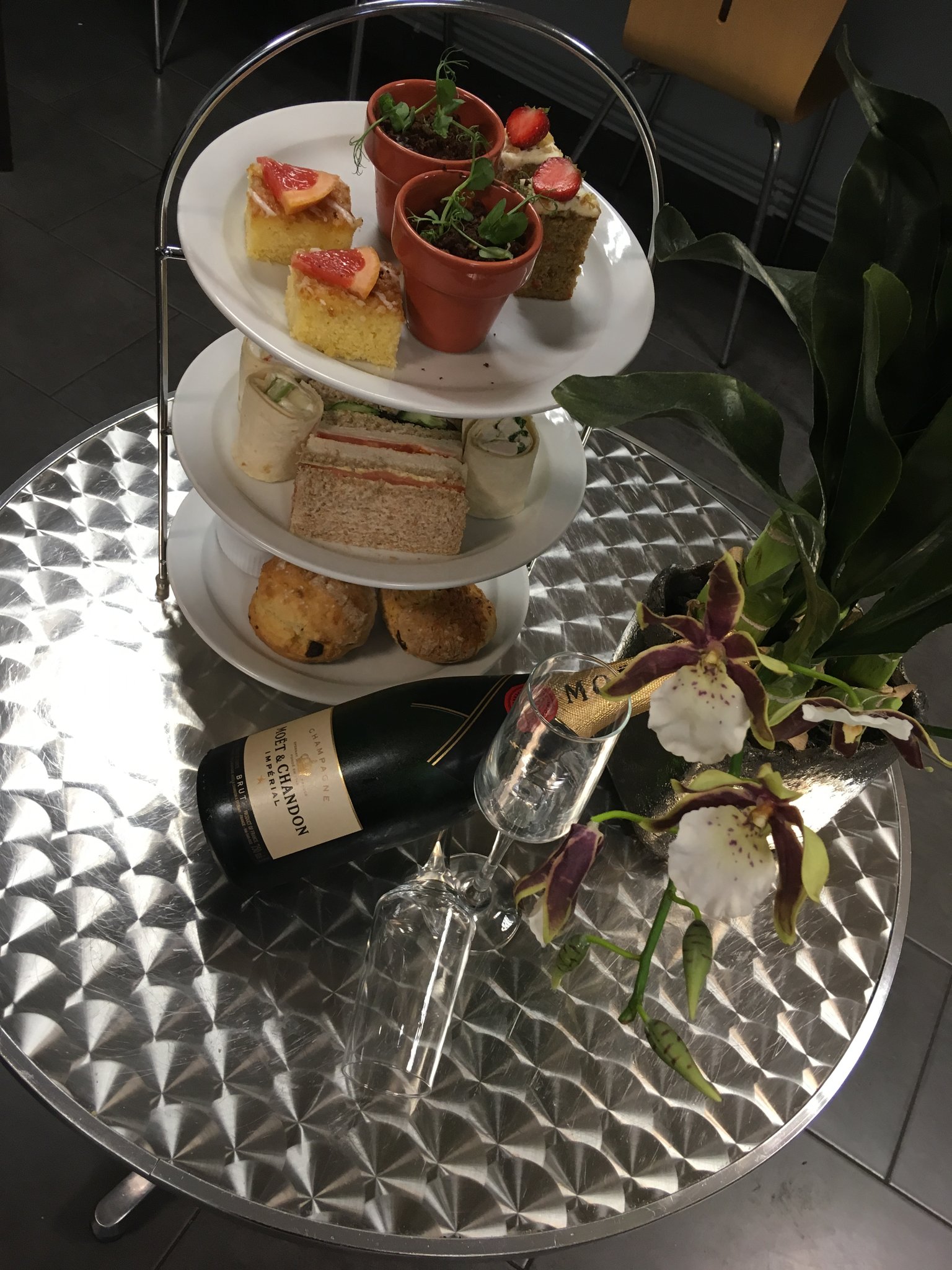 Champagne_Afternoon_Tea_1_S