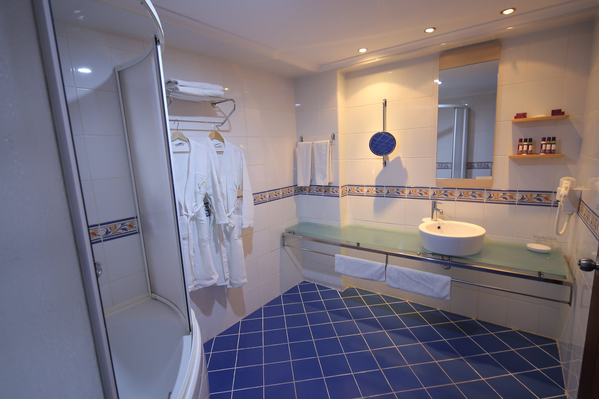 Junior_Suite_Bathroom_S
