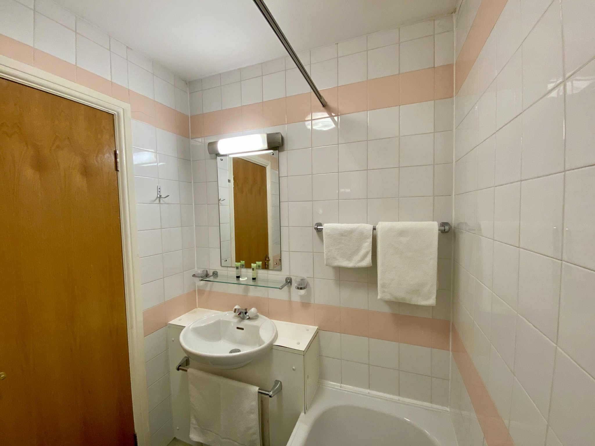 Standard_Double_Twin_Triple_Bathroom_S