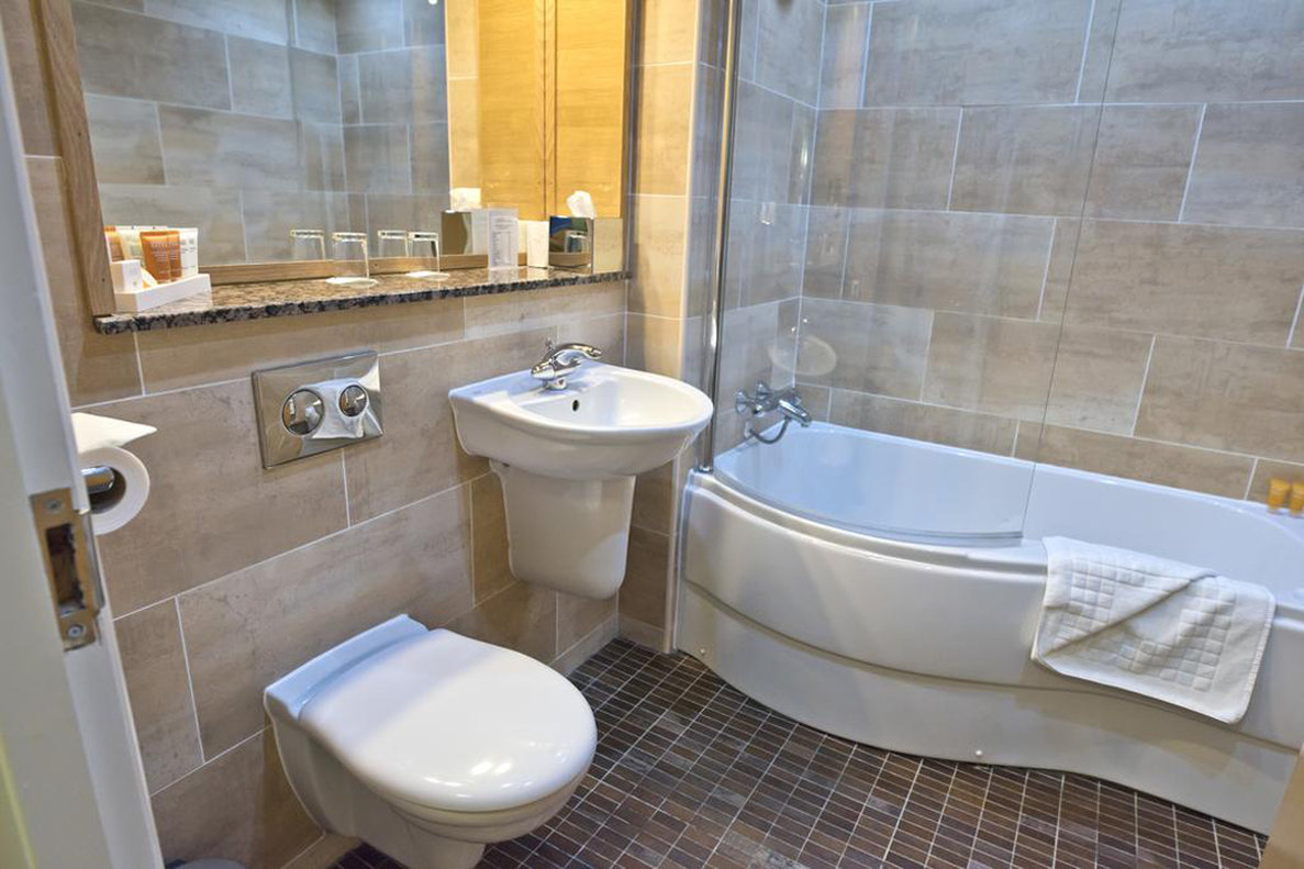 Executive_Garden_View_Room_Bathroom_S