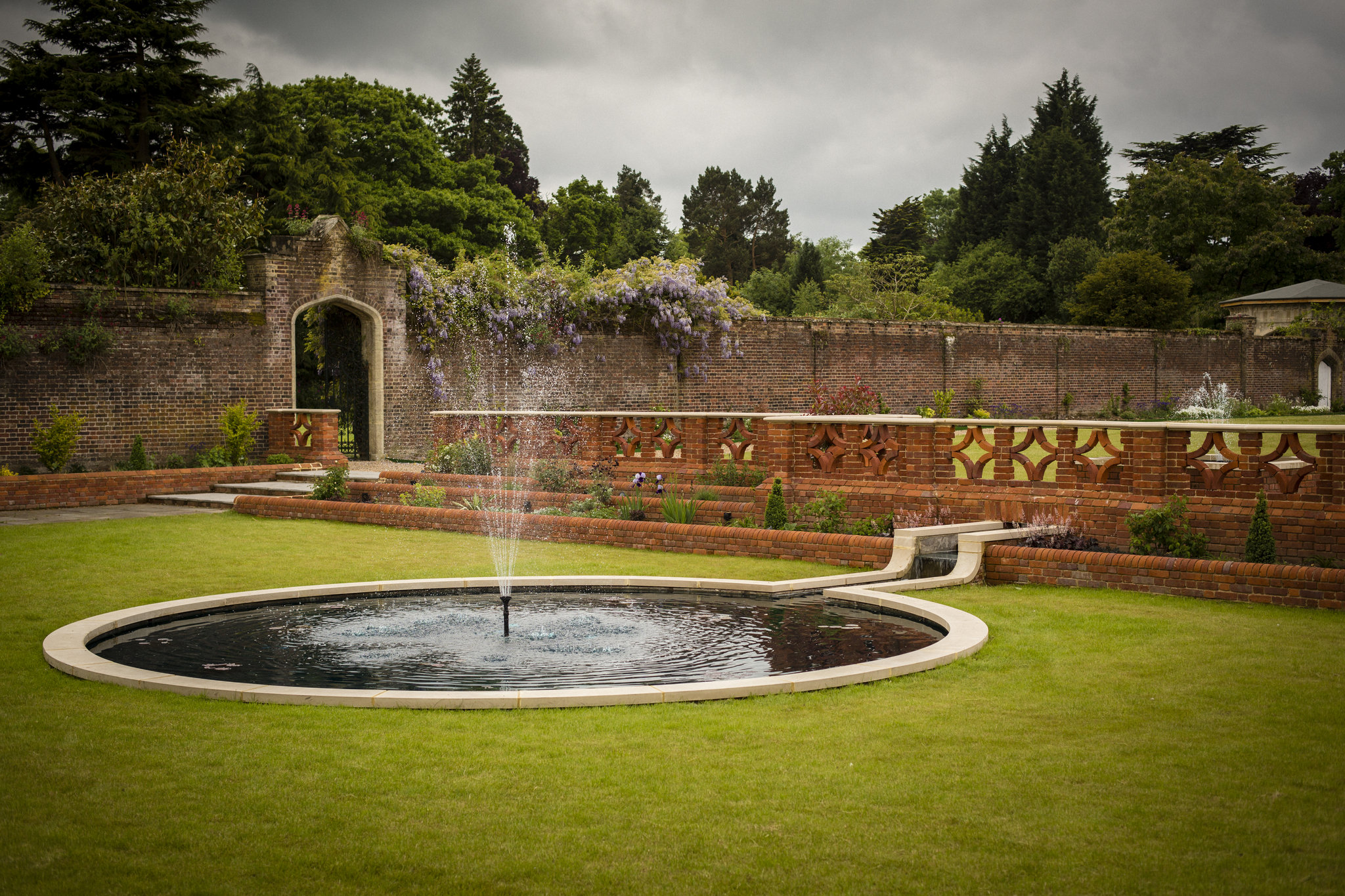 Apsley_Walled_Garden_Fountain_S