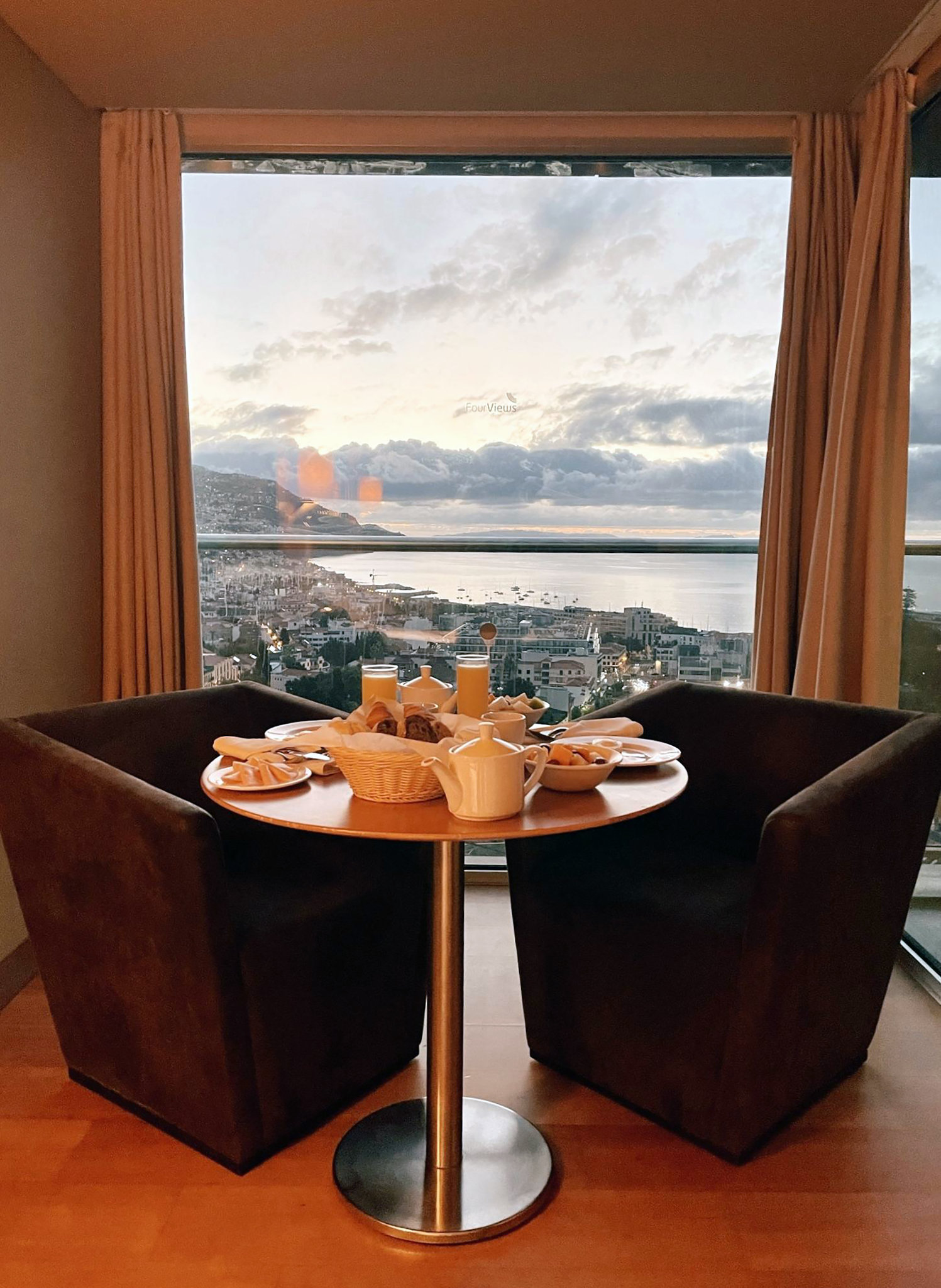 Superior_Sea_View_In_Room_Breakfast_S