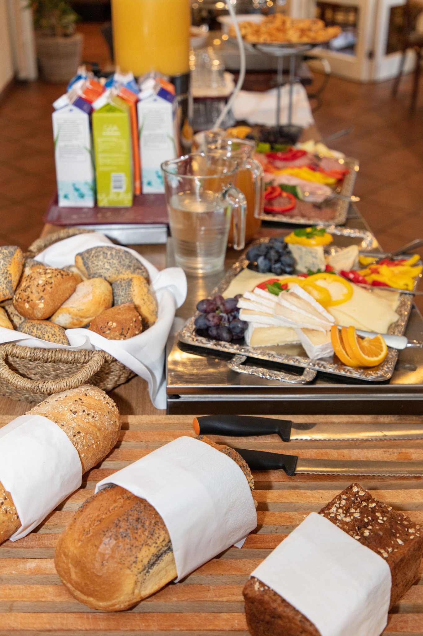 18510_bread-breakfast-buffet-foldens-hotel-first-partner-_S