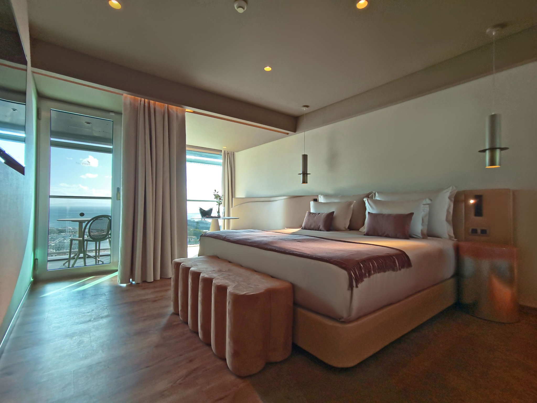 Deluxe_Sea_View_Room_S