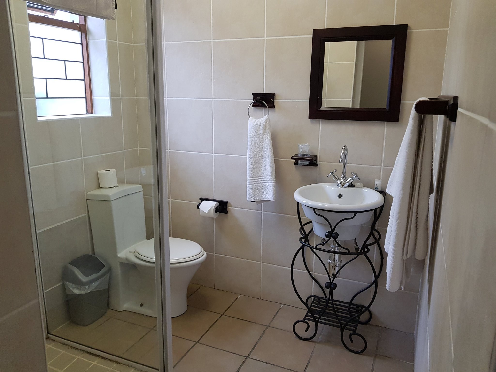 Self_catering_Cottage_Block_D_Bathroom_S