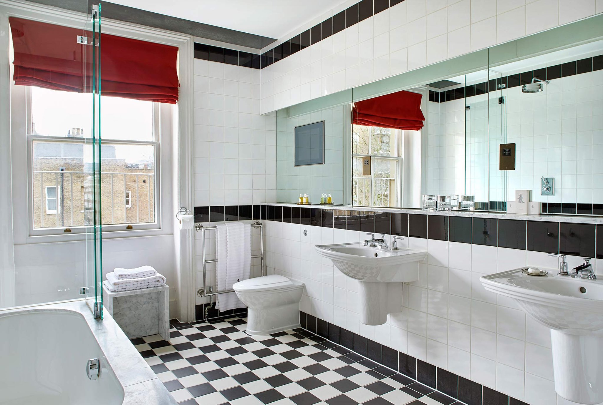 James_Wyatt_Suite_Bathroom_S