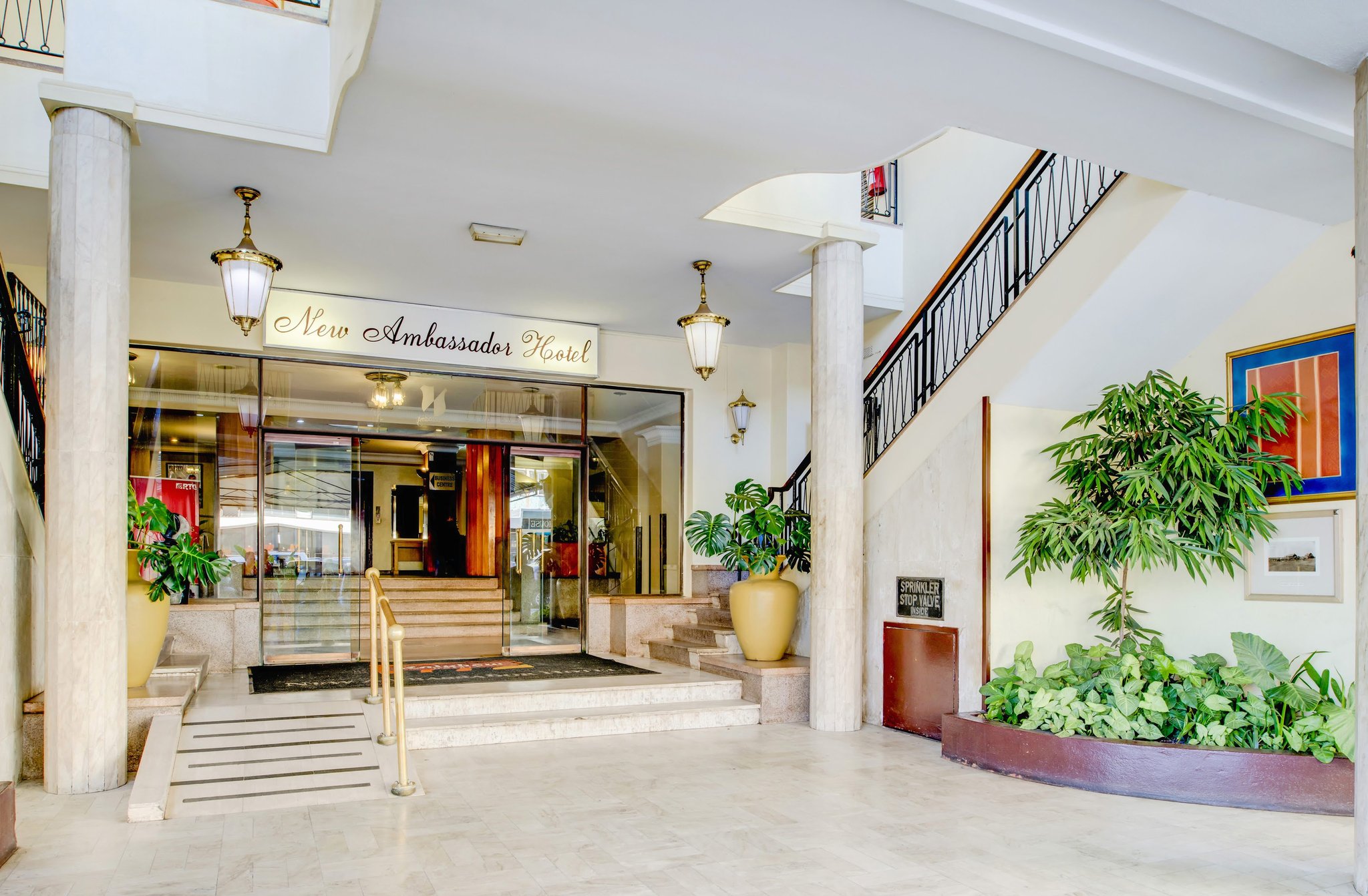 Hotel_Entrance2_S