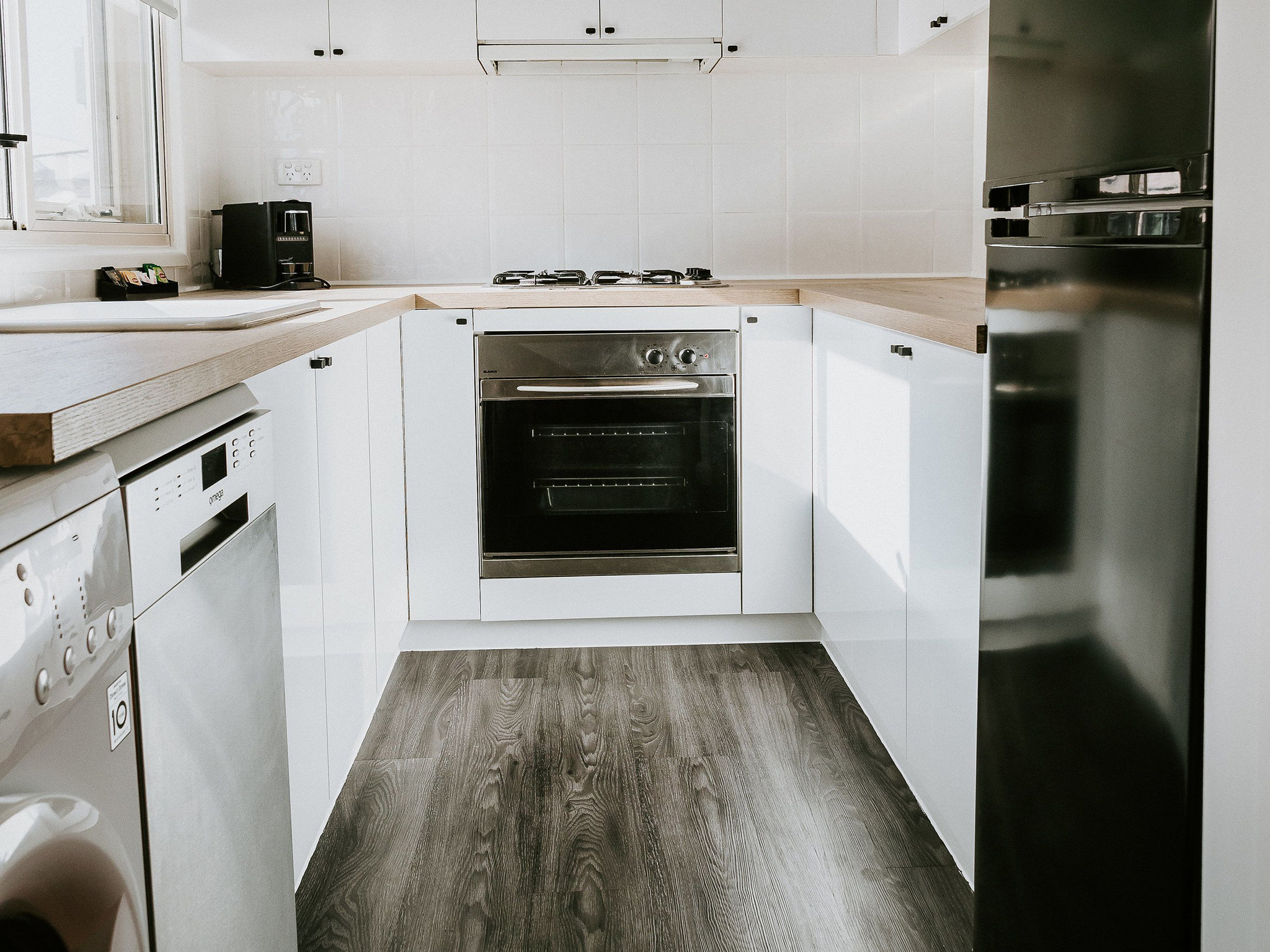 One_Bedroom_Executive-Deluxe_King_Apartment_Kitchen_S