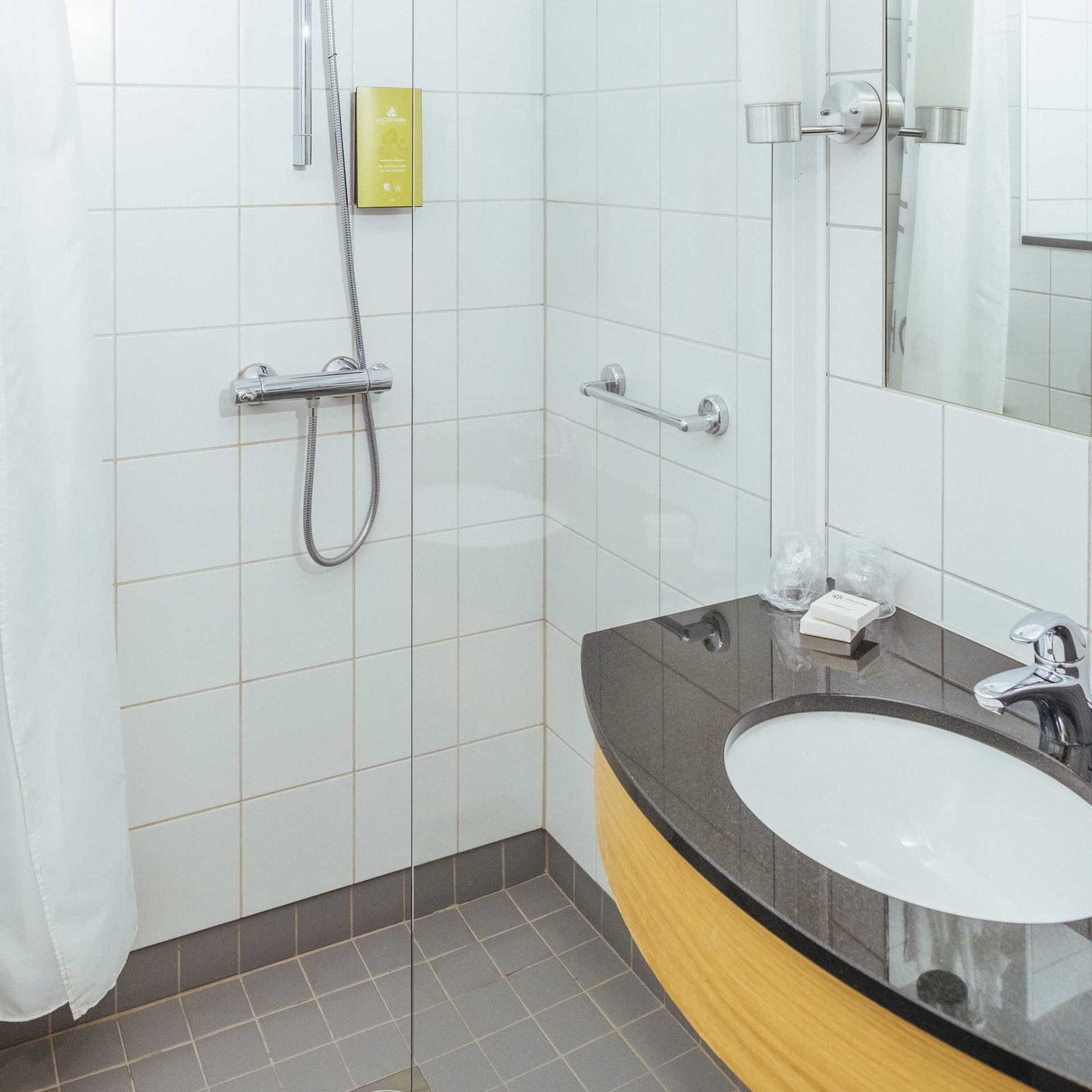 19009_bathroom-superior-apartment-hotell-utsikten-first-p_S