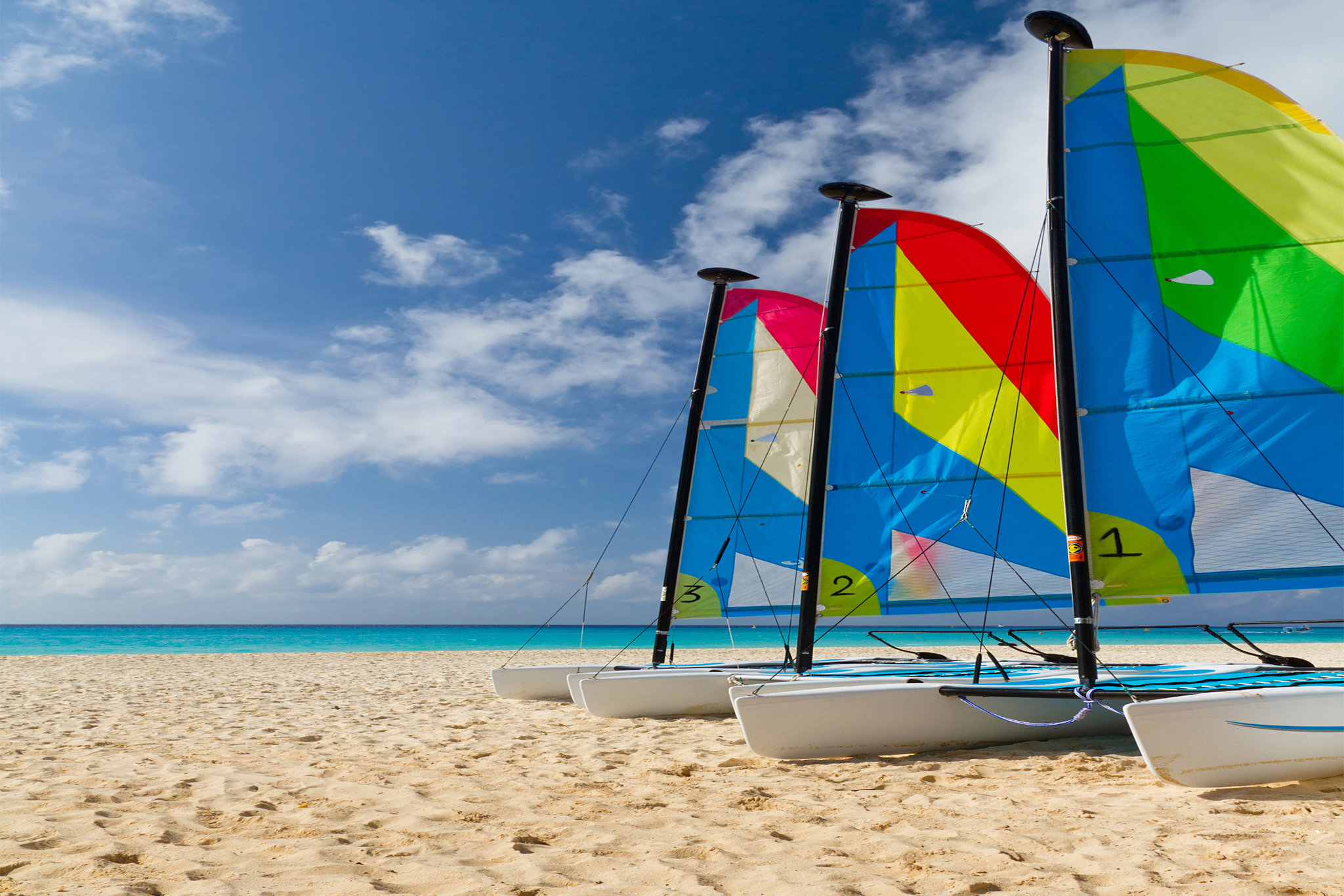 Catamaran_on_the_Beach_S