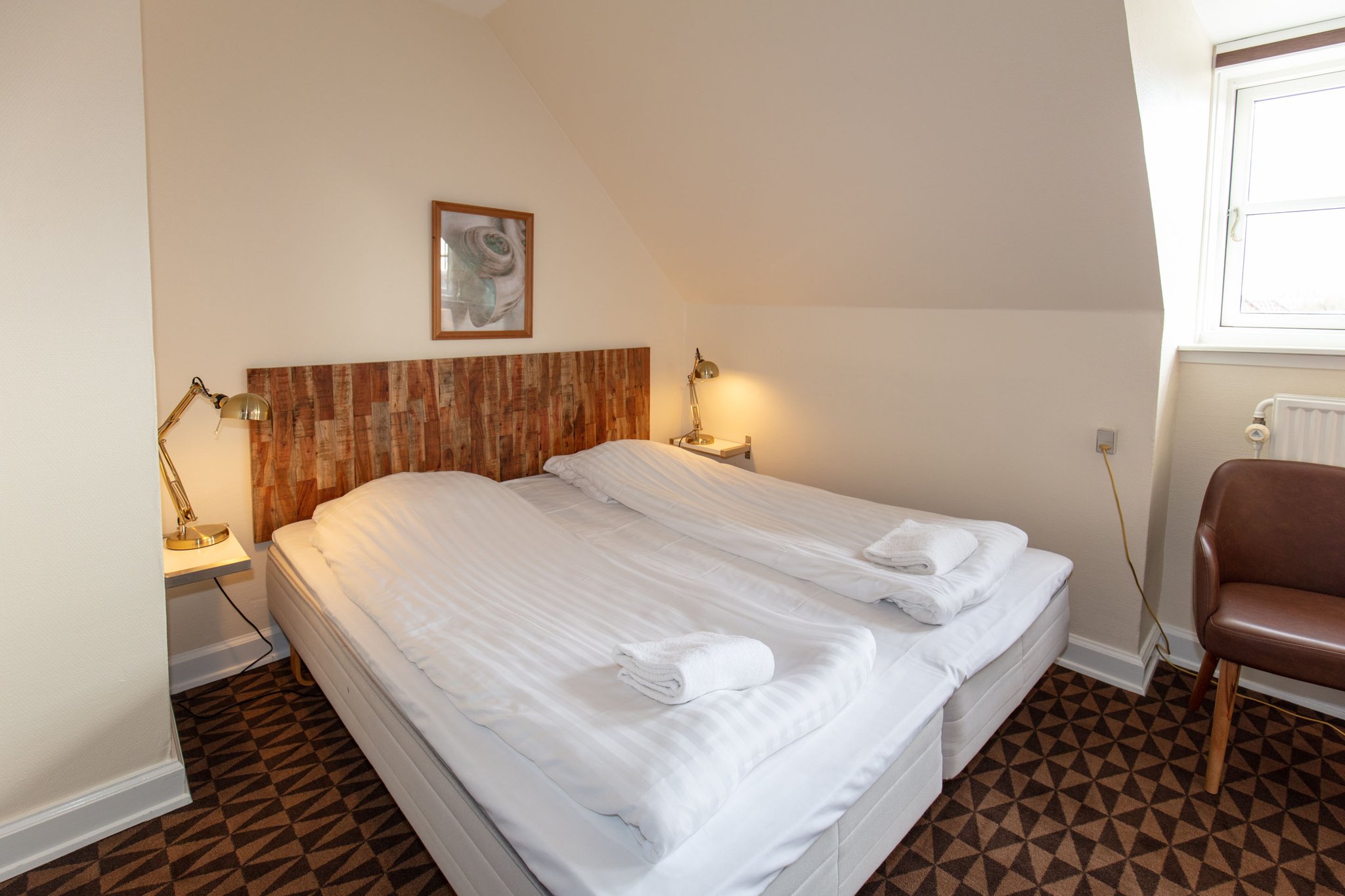 18679_economy-double-rooms-foldens-hotel-first-partner-co_S