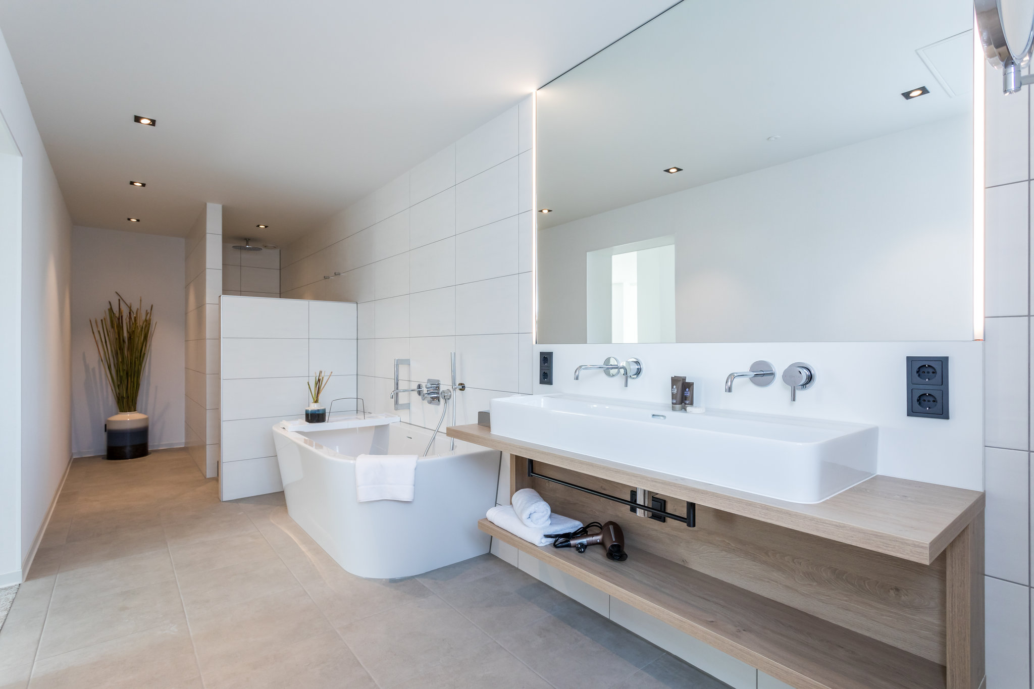 Superior_Suite_Deluxe_Bathroom_S