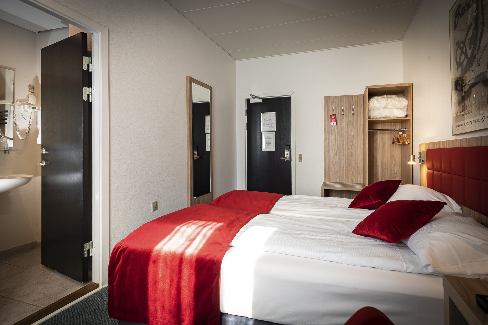 17368_double-twin-bed-room-prinsen-hotel-aalborg-by-first_S