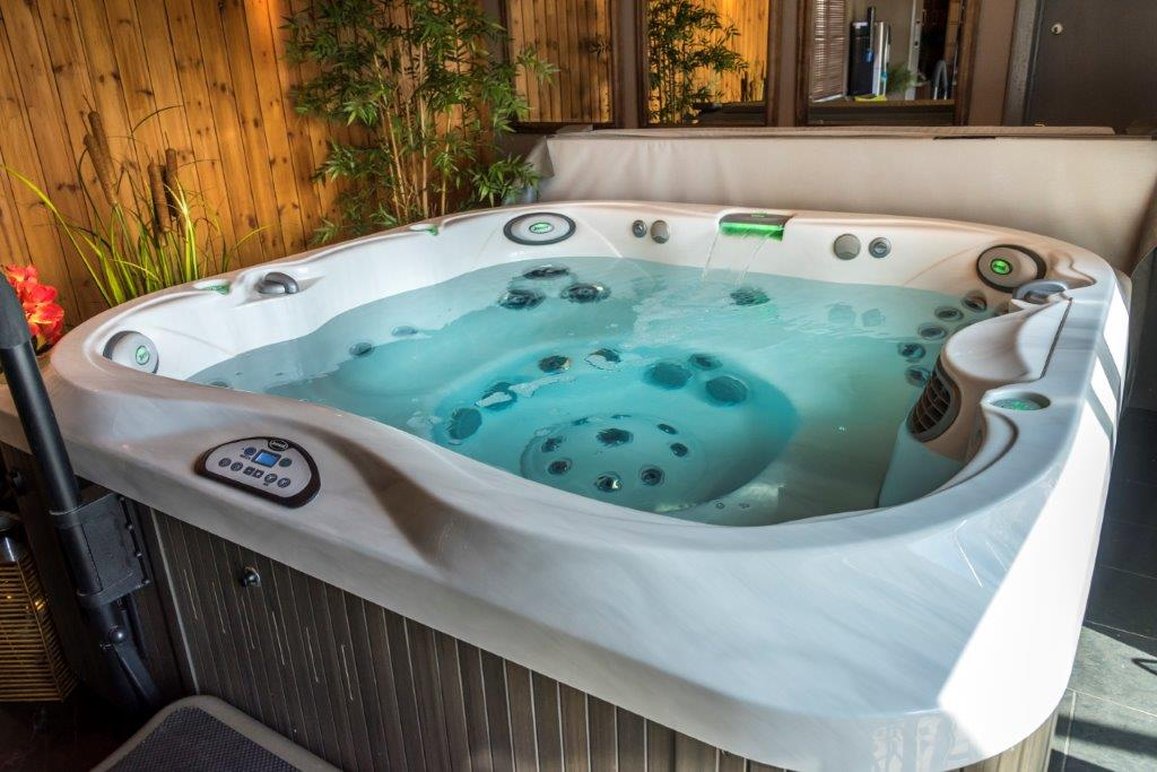 Indoor_Hot_Tub_Spa_S