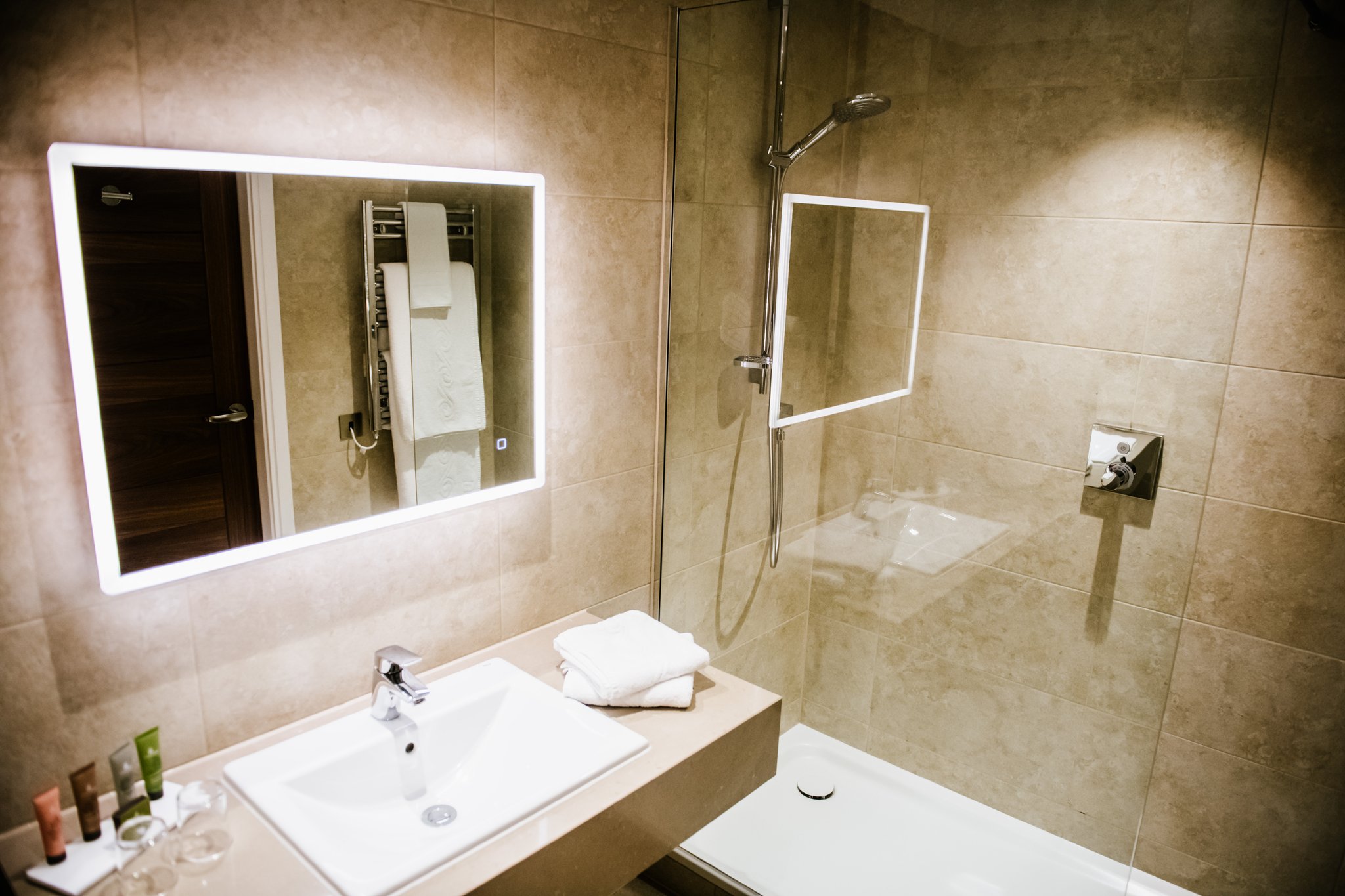 Luxury_Double-Twin_Bathroom_S