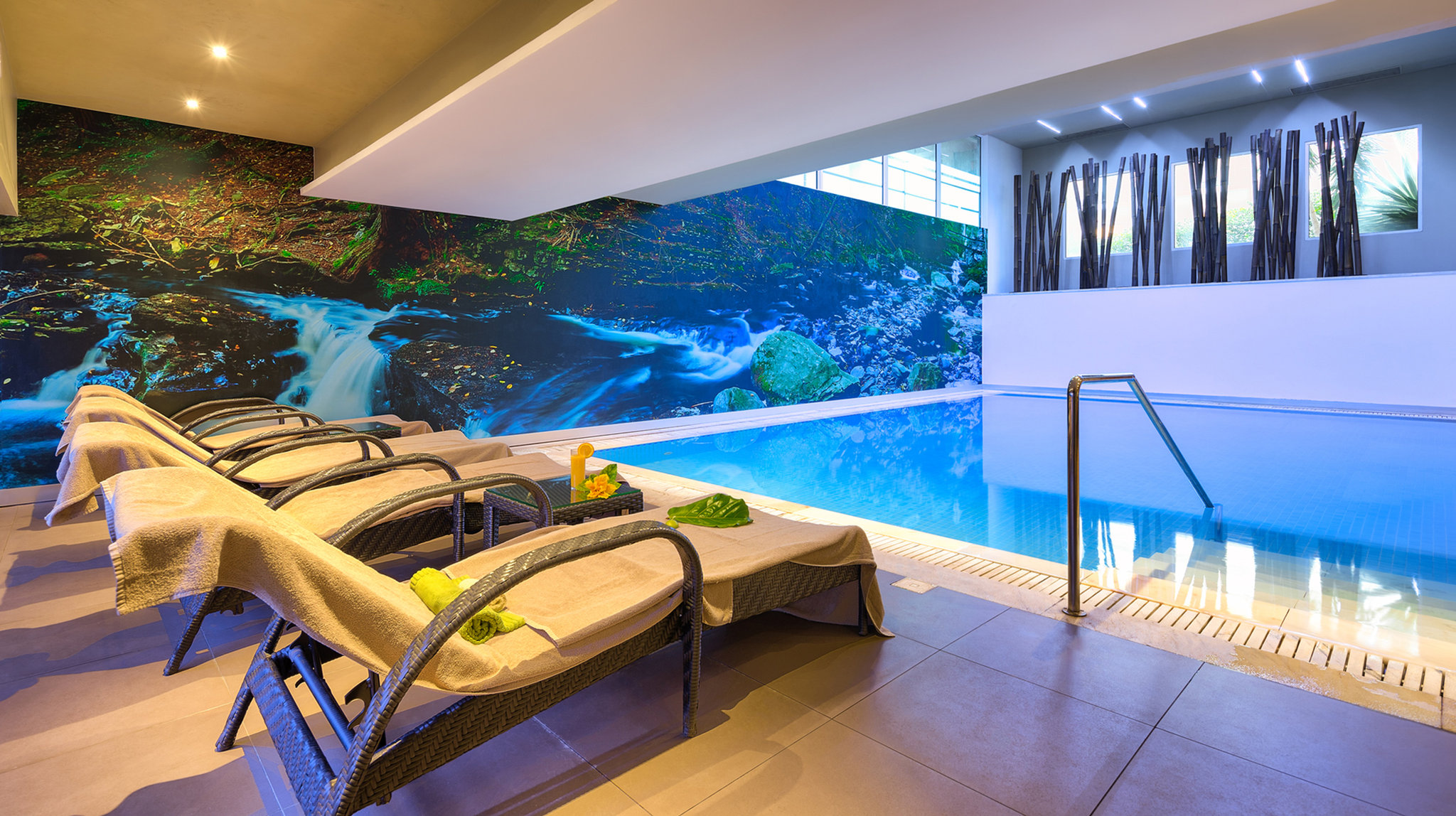 Four_Stones_Spa_Climatized_Indoor_Pool_S