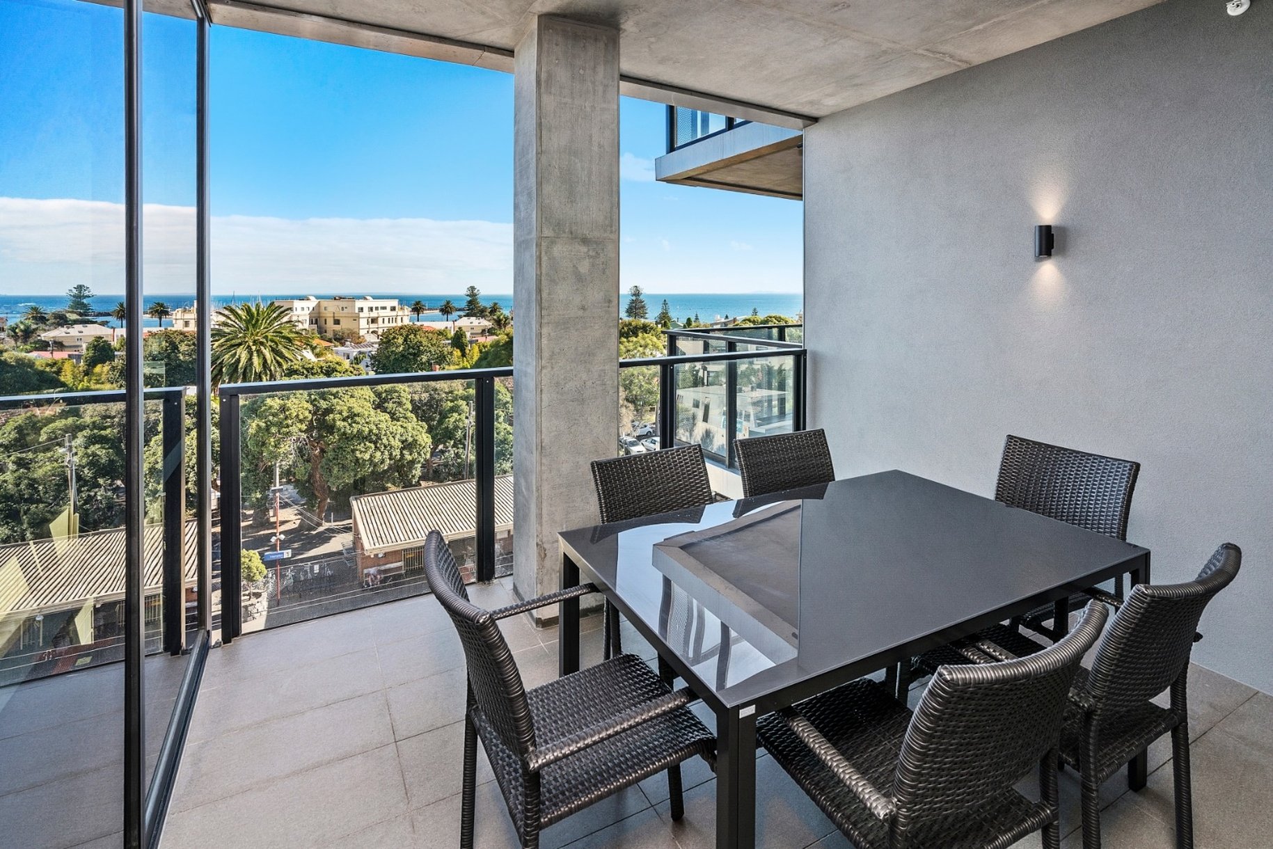 Three_Bedroom_Waterview_Apartment_Balcony_S