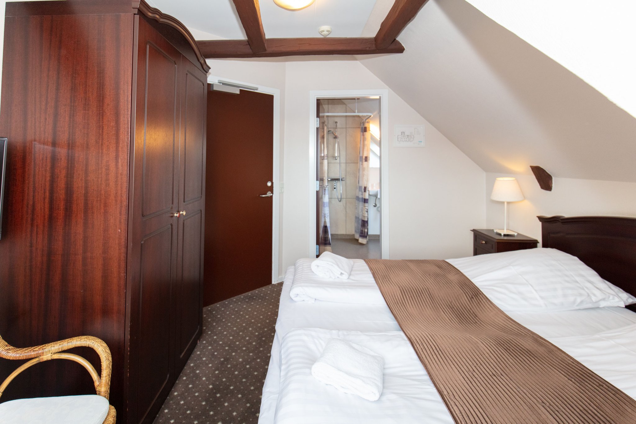 18694_standard-double-rooms-foldens-hotel-first-partner-c_S