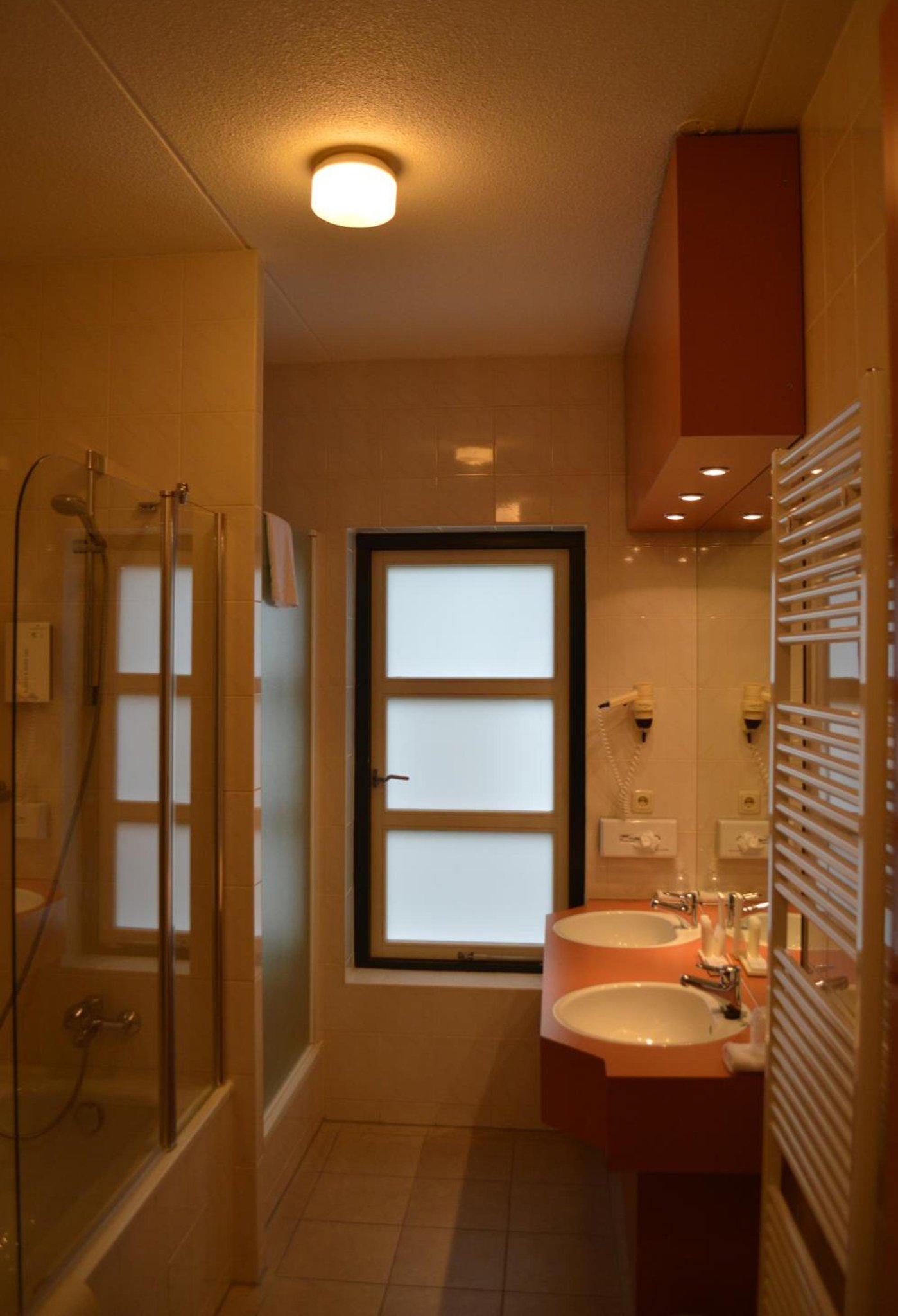 Junior_Suite_Bathroom_S