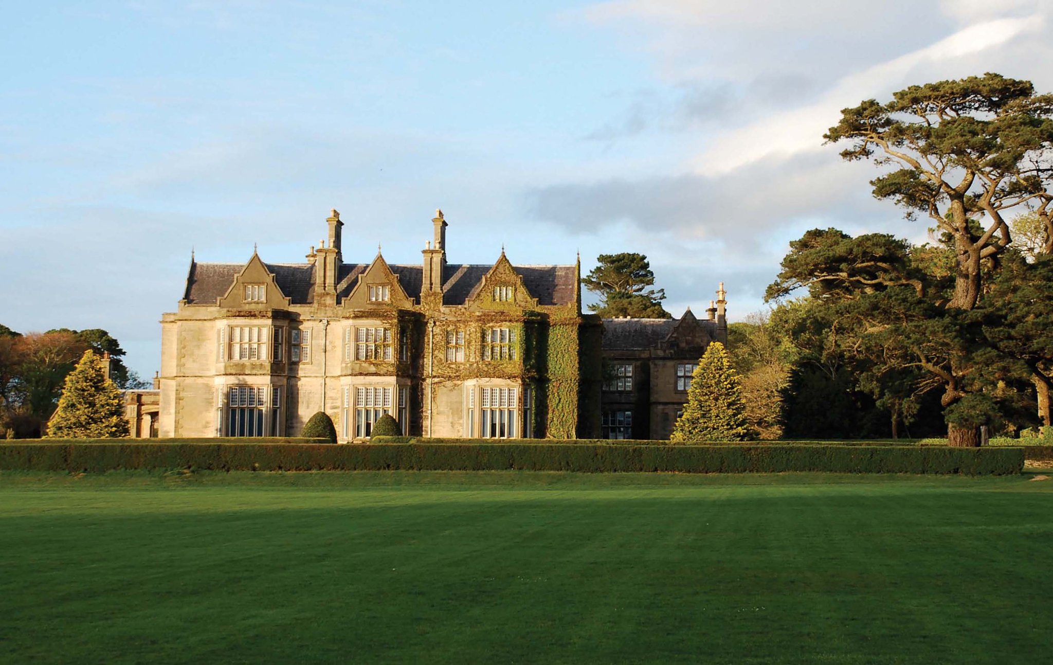 Muckross_House_Gardens_S