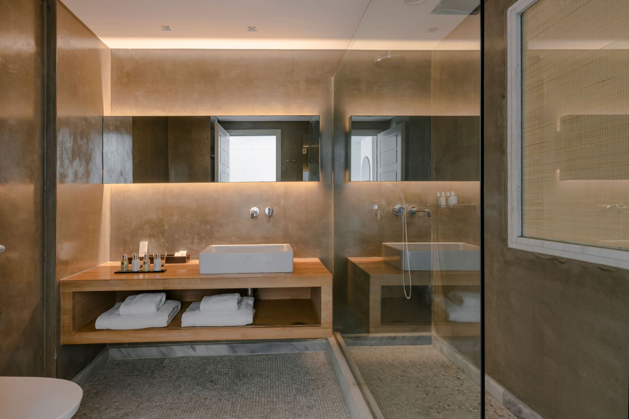 Superior_Suite_Bathroom_S