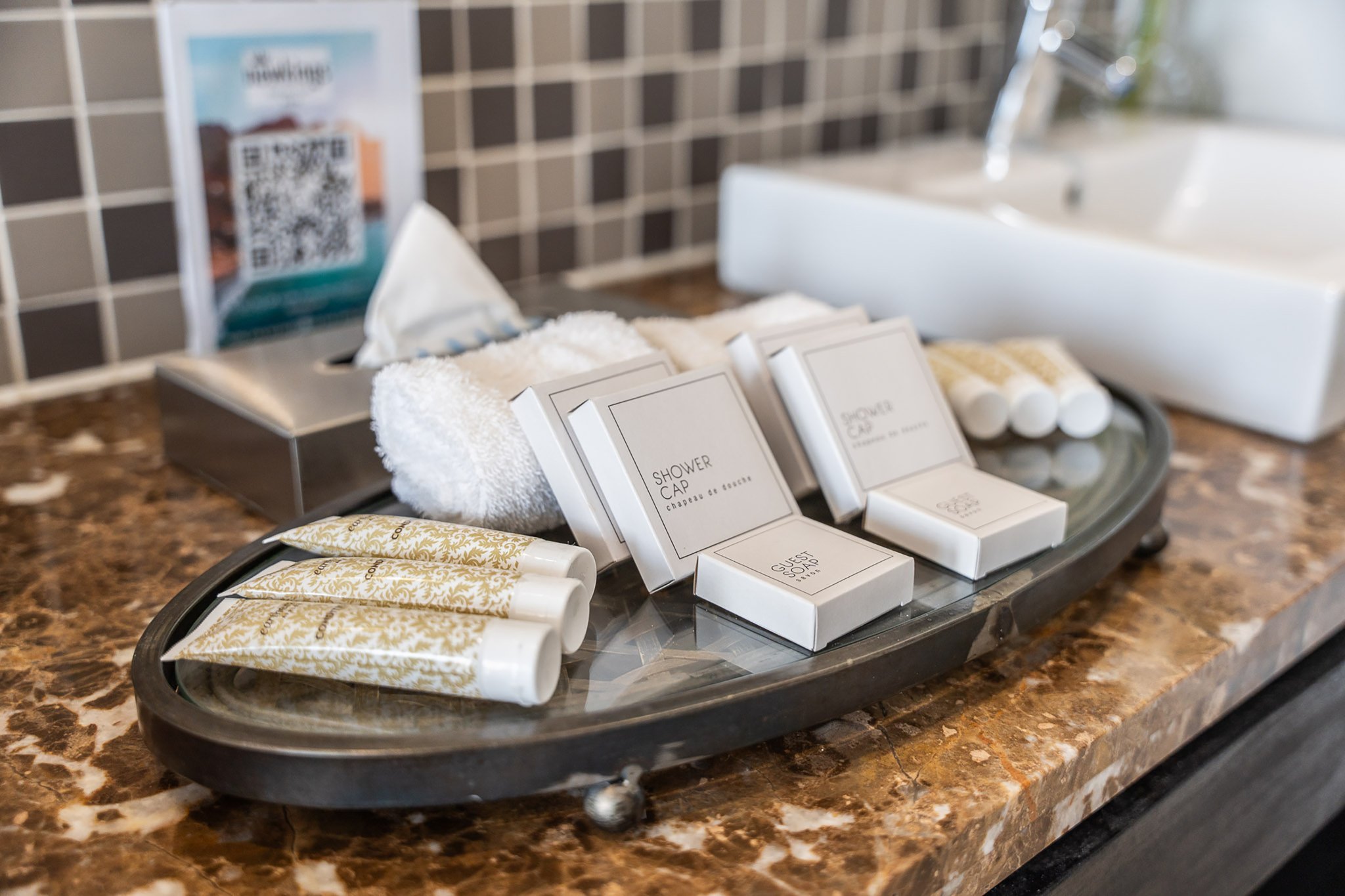 King_Suite_Family_Room_Bathroom_Amenities_S