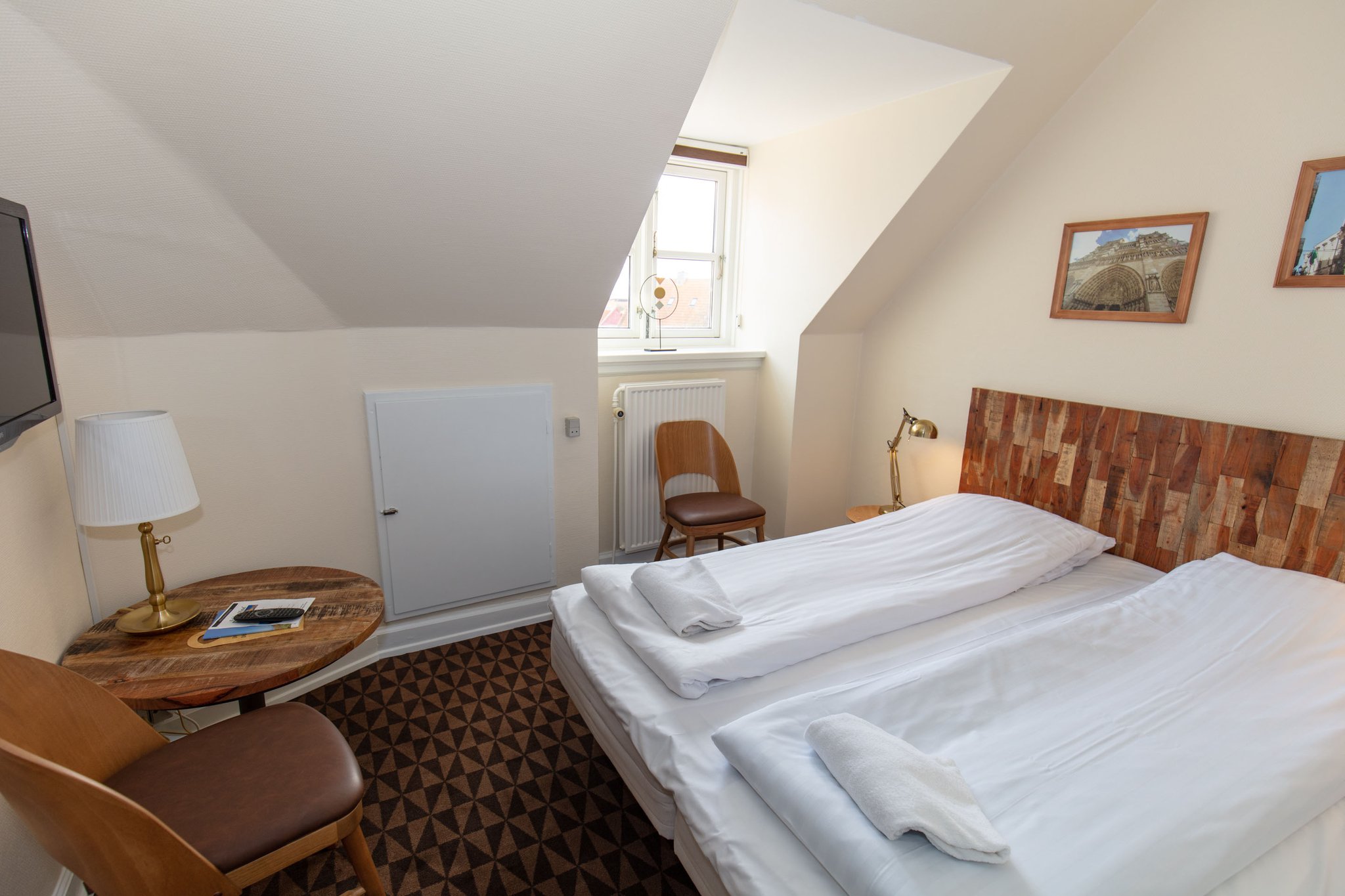 18675_economy-double-rooms-foldens-hotel-first-partner-co_S