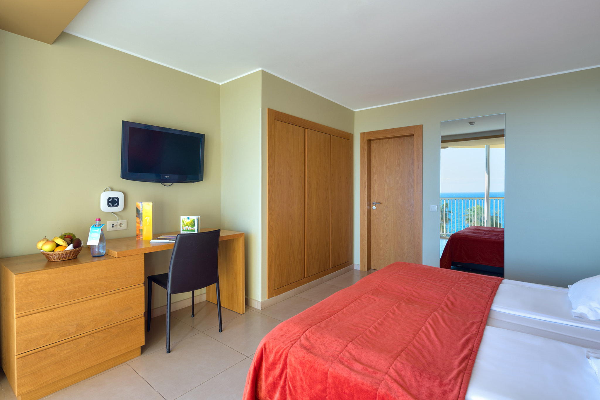 Suite-Sea_View_Room3_S